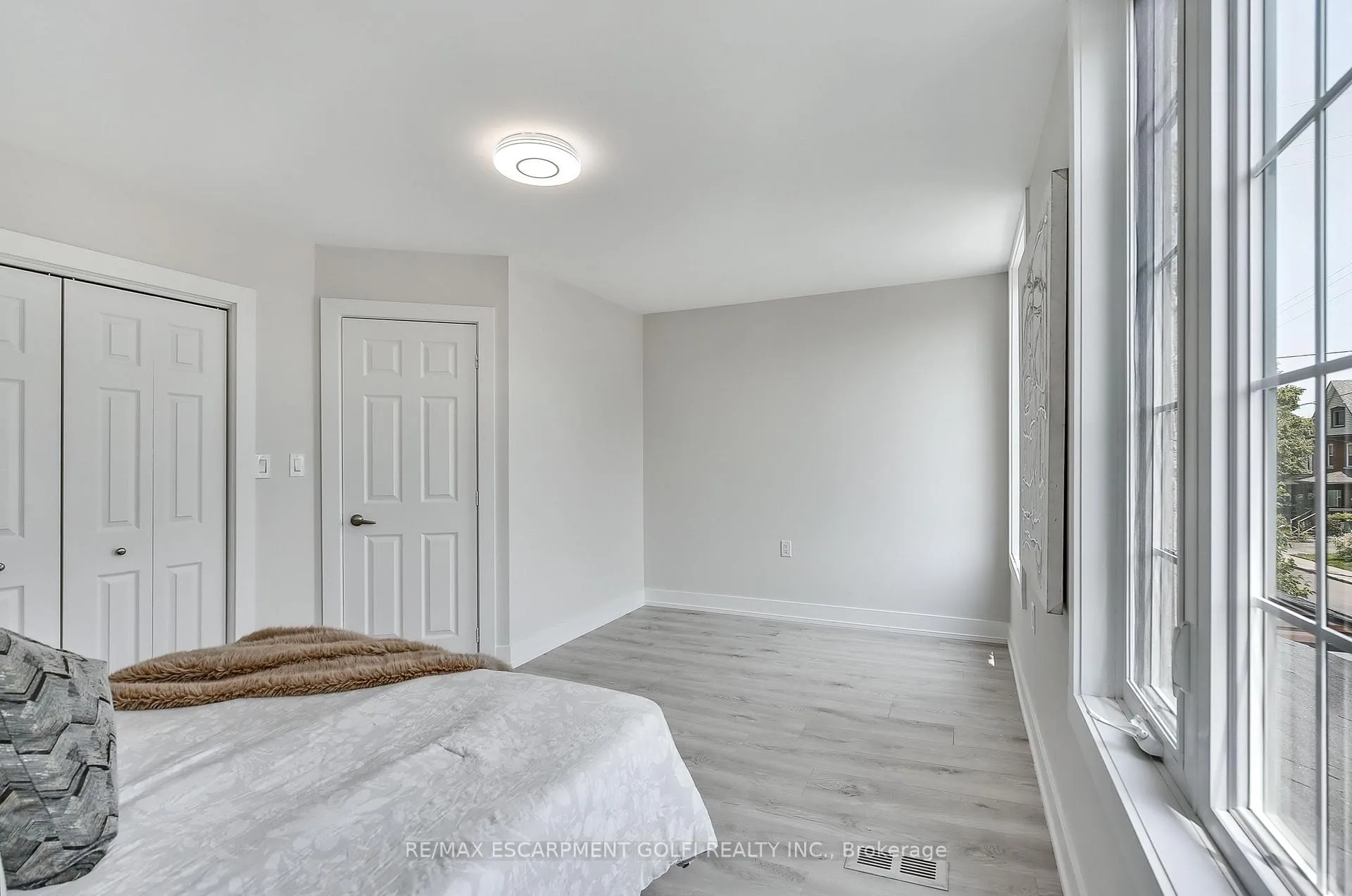 Photo 22 of 221 Rosslyn Avenue N, Hamilton, Crown Point — HOMEH