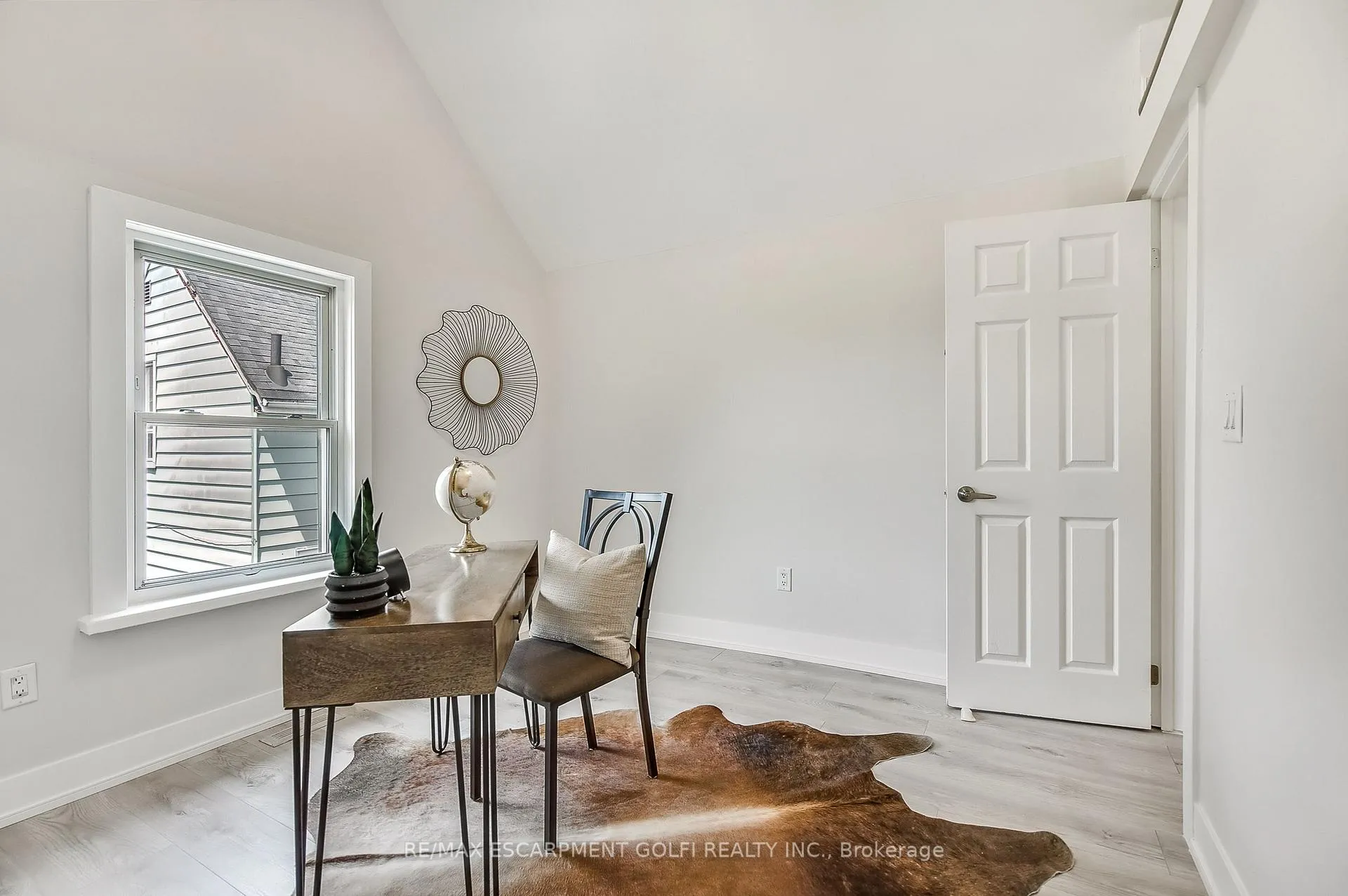 Photo 23 of 221 Rosslyn Avenue N, Hamilton, Crown Point — HOMEH