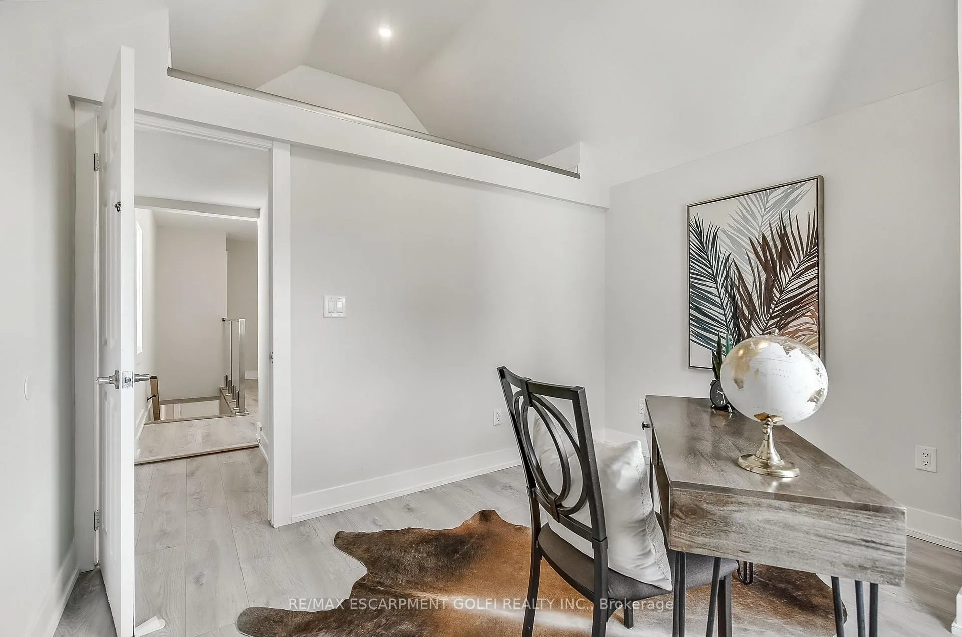 Photo 25 of 221 Rosslyn Avenue N, Hamilton, Crown Point — HOMEH