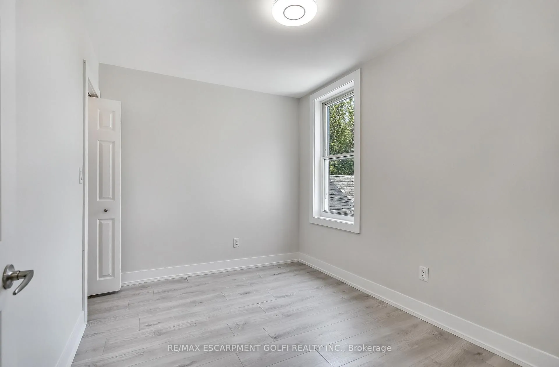 Photo 26 of 221 Rosslyn Avenue N, Hamilton, Crown Point — HOMEH