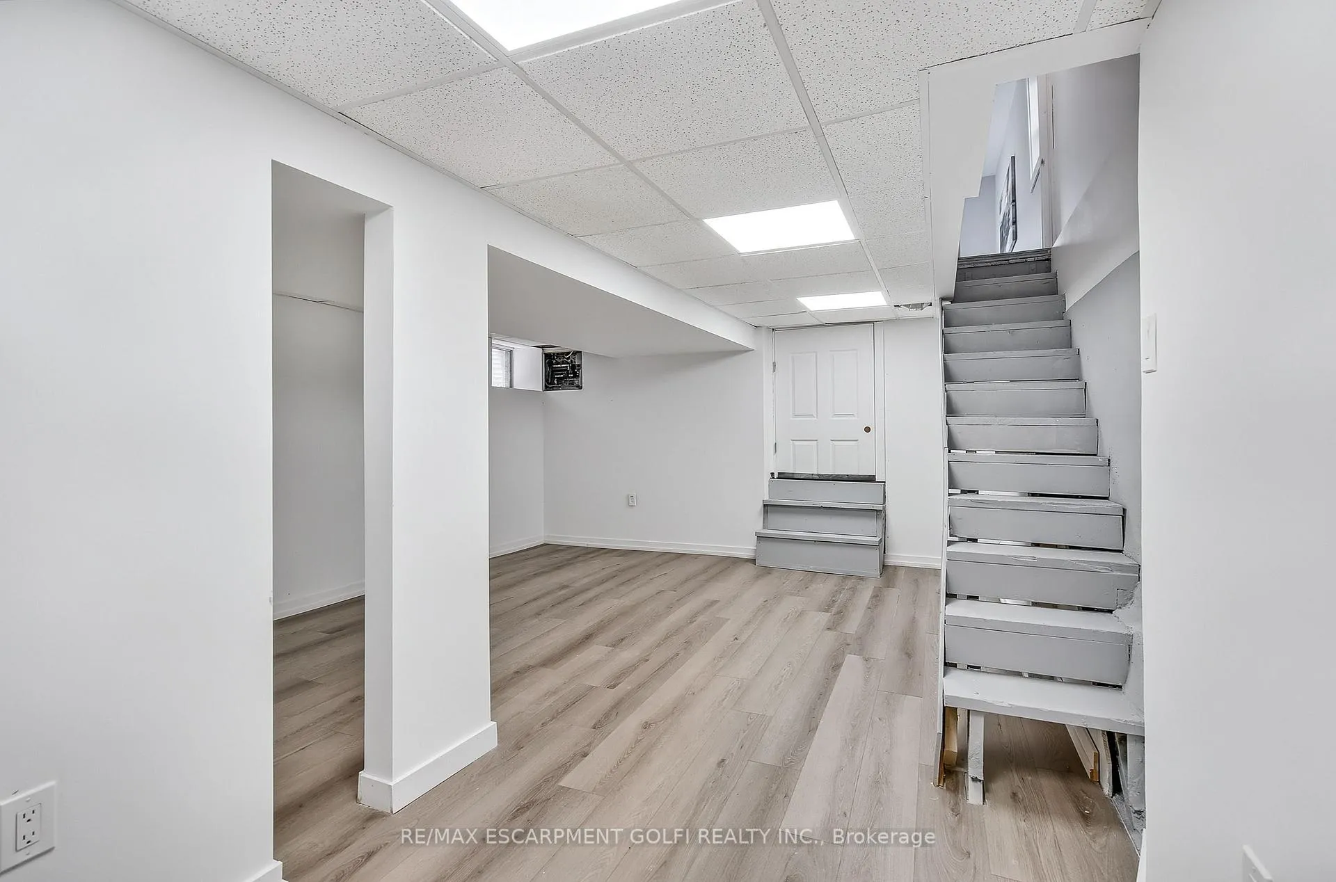 Photo 30 of 221 Rosslyn Avenue N, Hamilton, Crown Point — HOMEH