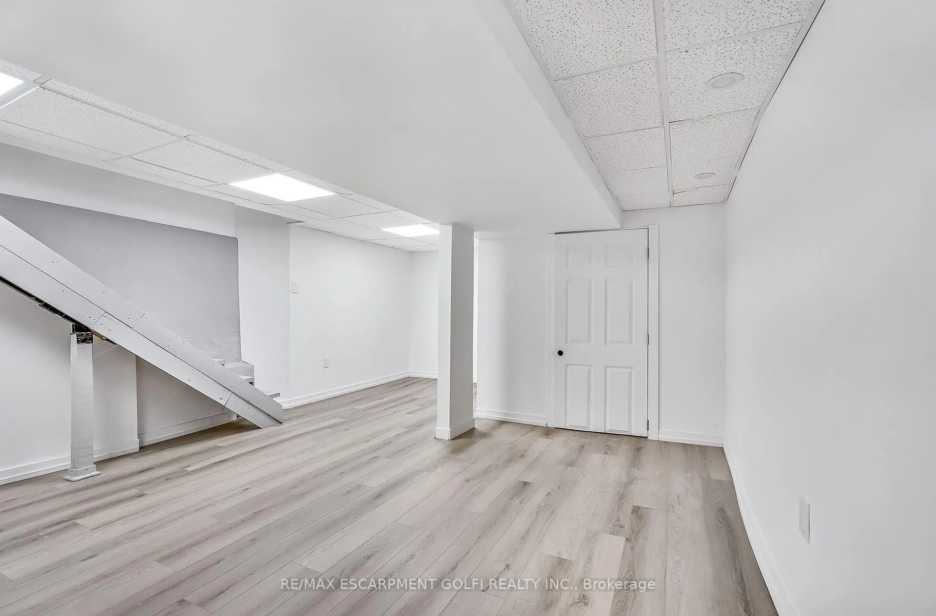Photo 31 of 221 Rosslyn Avenue N, Hamilton, Crown Point — HOMEH