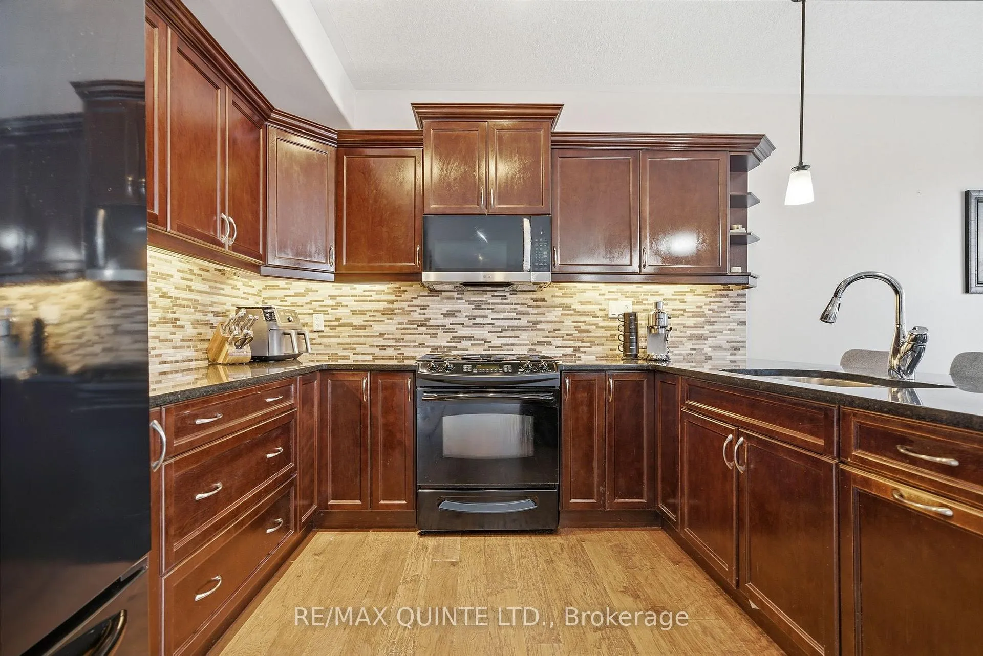 Photo 11 of 47 Hanover Court, Belleville, Thurlow Ward — HOMEH