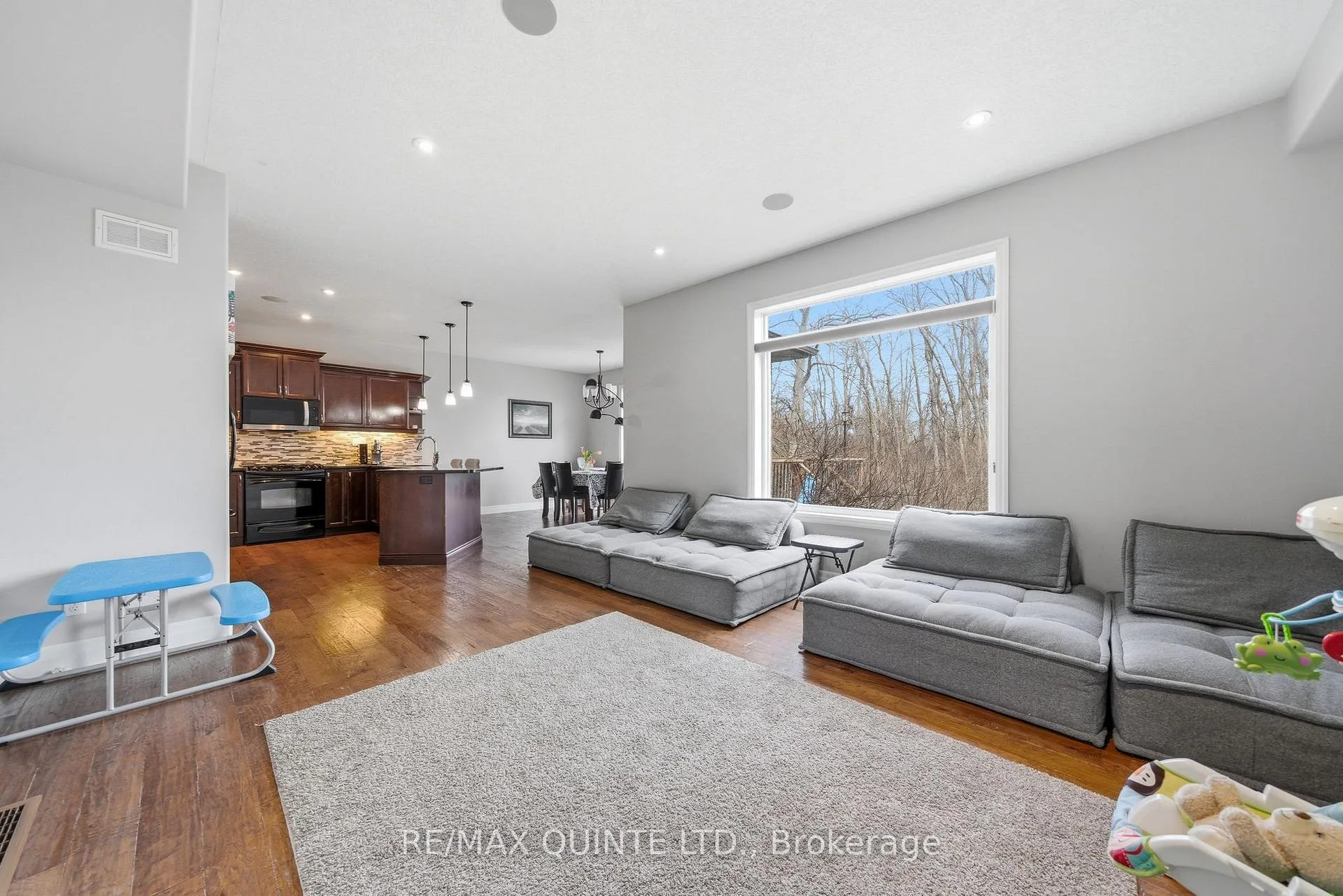 Photo 16 of 47 Hanover Court, Belleville, Thurlow Ward — HOMEH