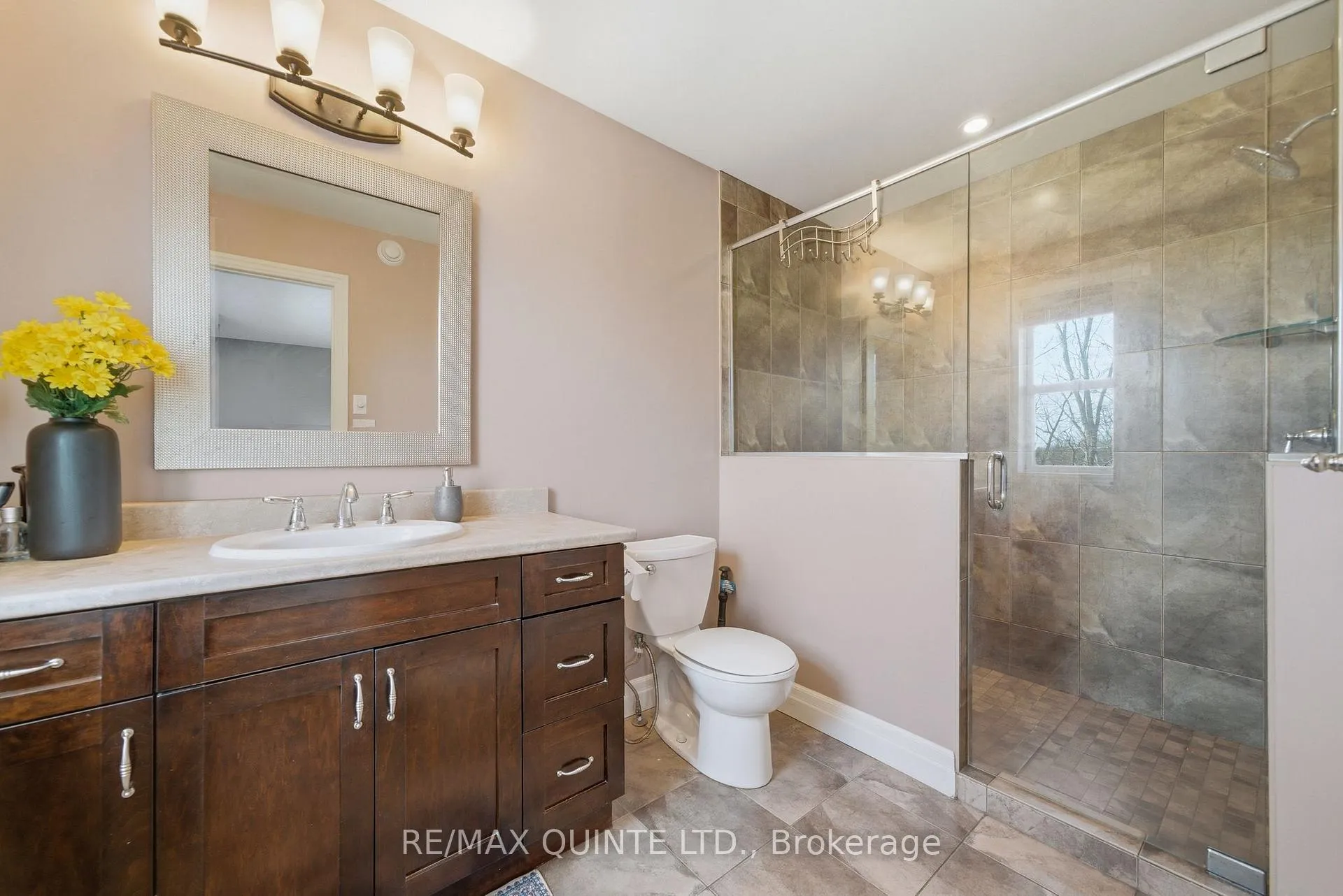 Photo 17 of 47 Hanover Court, Belleville, Thurlow Ward — HOMEH