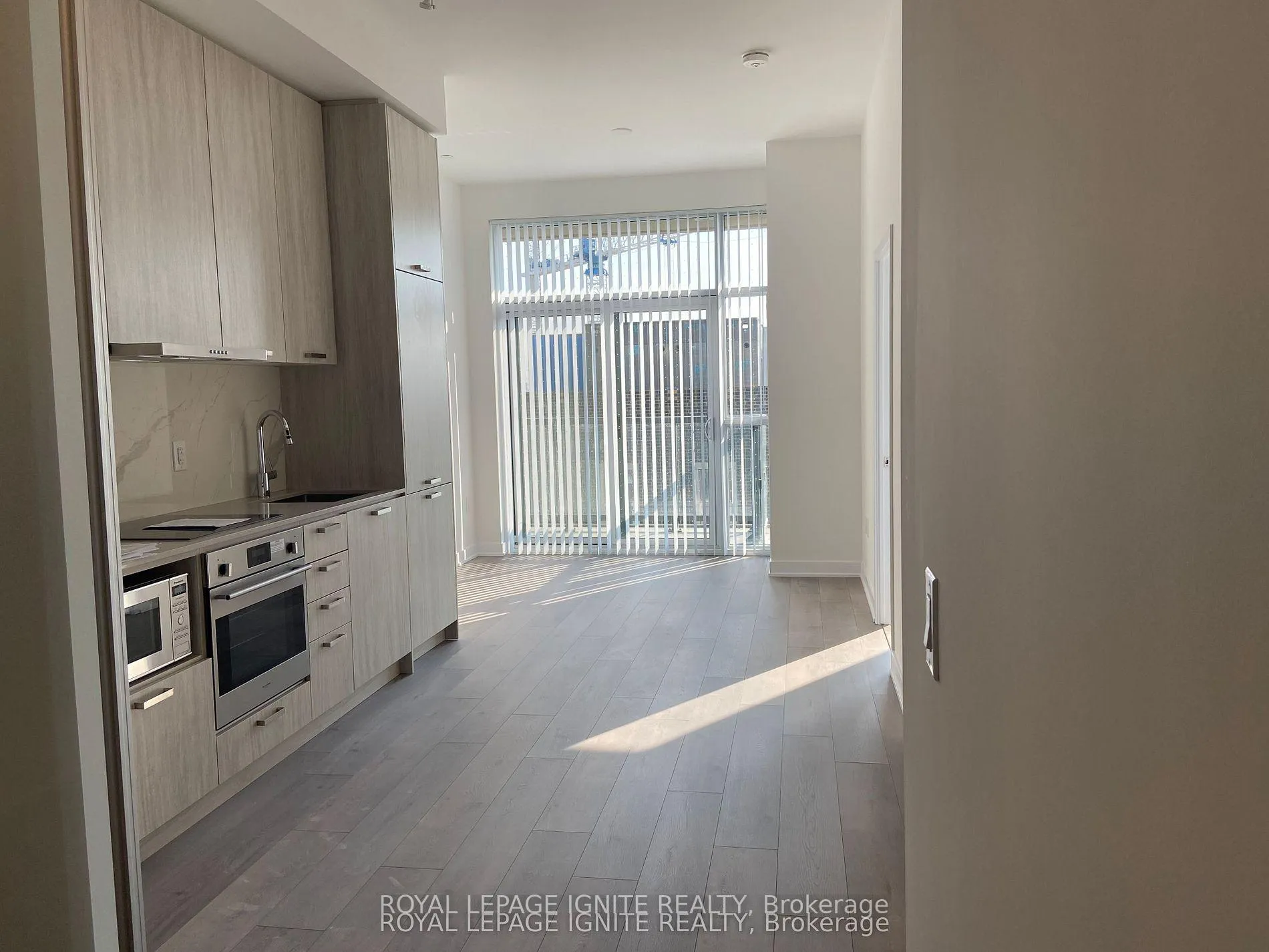 Photo 2 of Unit 307, 10 Honeycrisp Crescent, Vaughan, Vaughan Corporate Centre — HOMEH