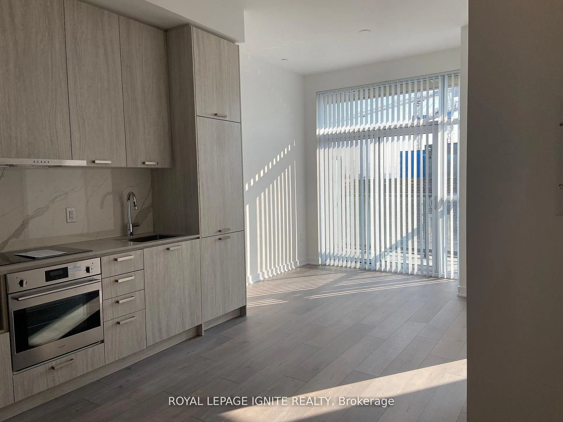 Photo 3 of Unit 307, 10 Honeycrisp Crescent, Vaughan, Vaughan Corporate Centre — HOMEH