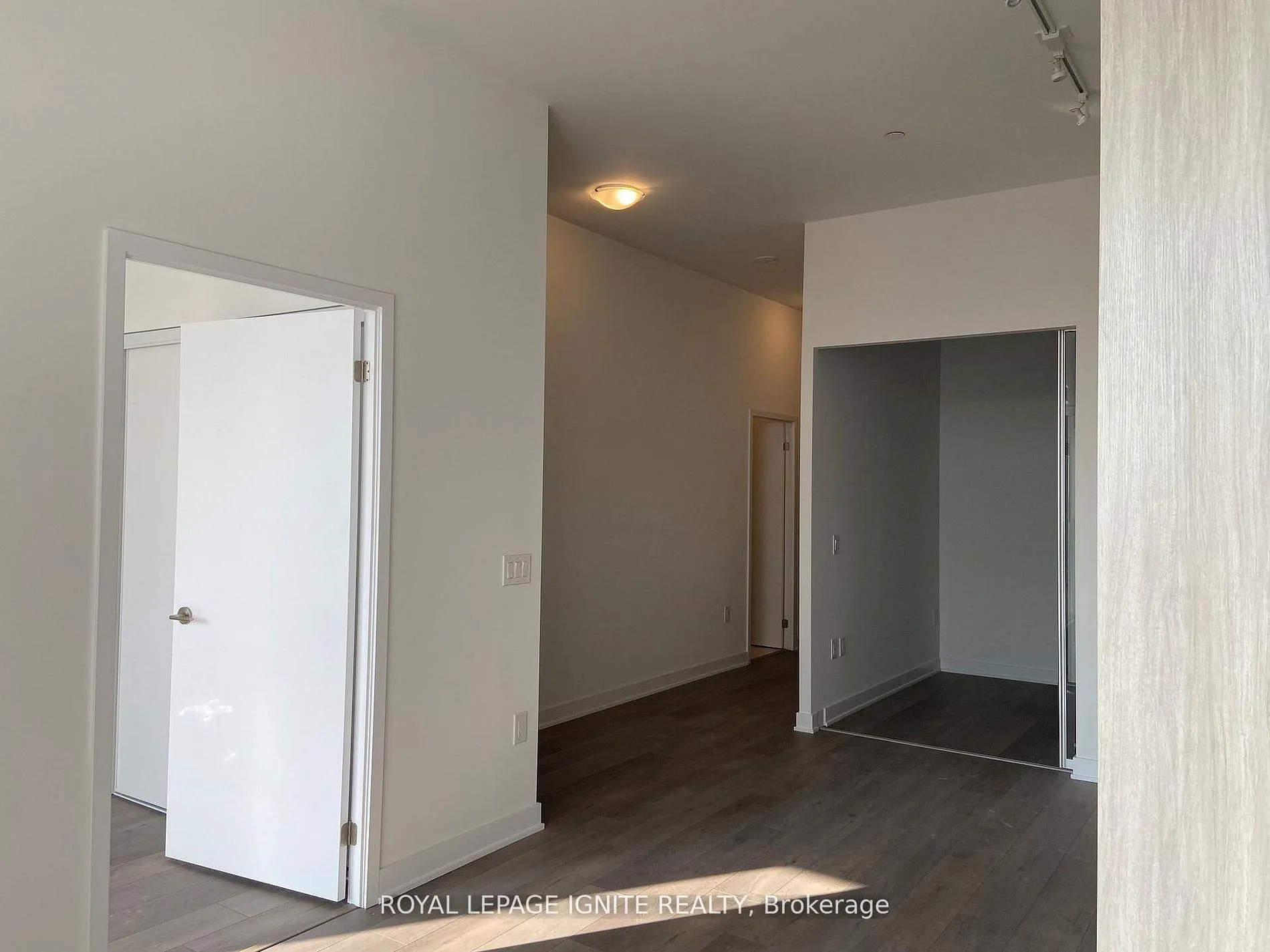 Photo 7 of Unit 307, 10 Honeycrisp Crescent, Vaughan, Vaughan Corporate Centre — HOMEH