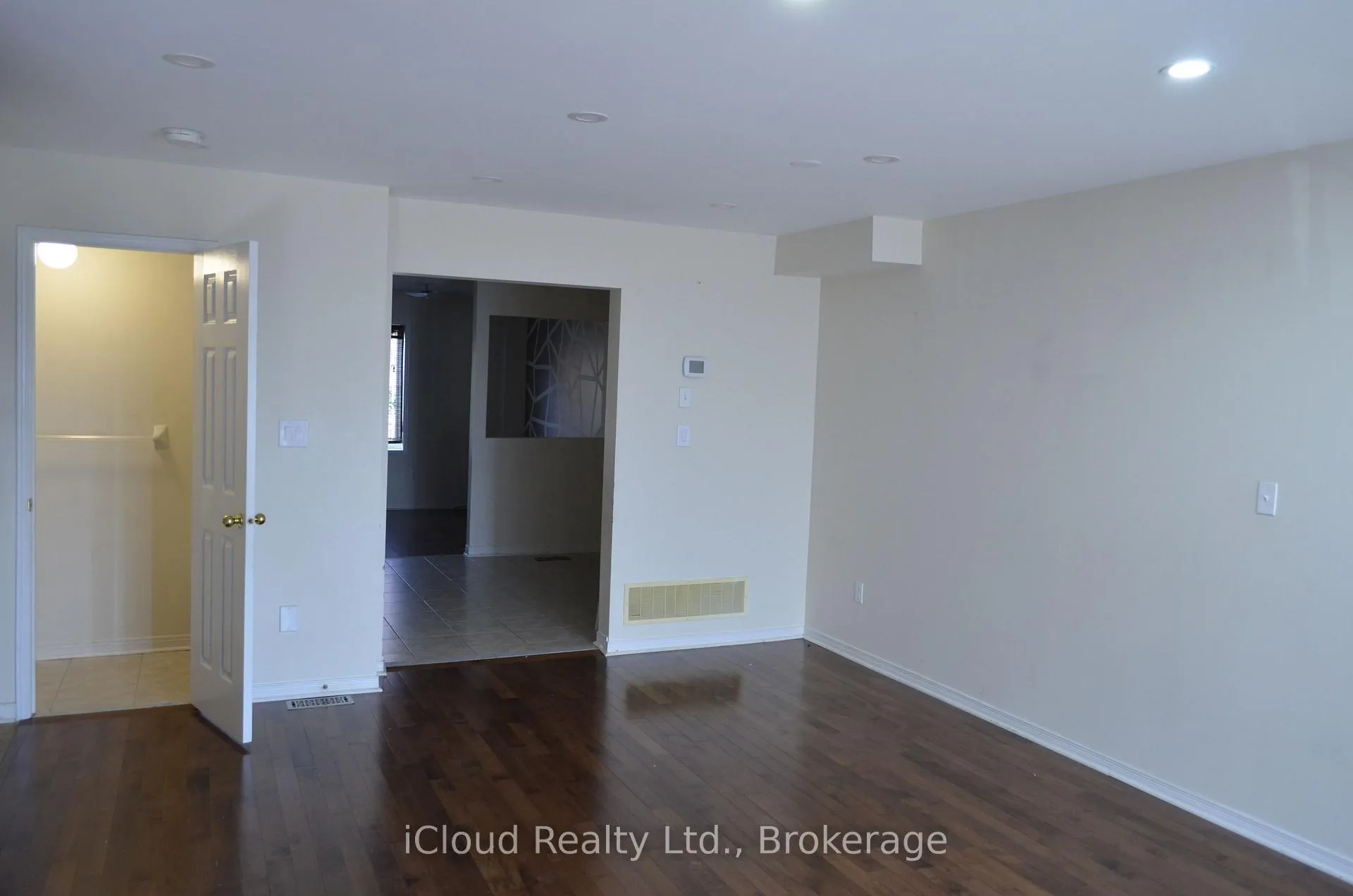 Front of Unit Main, 319 Aspendale Crescent