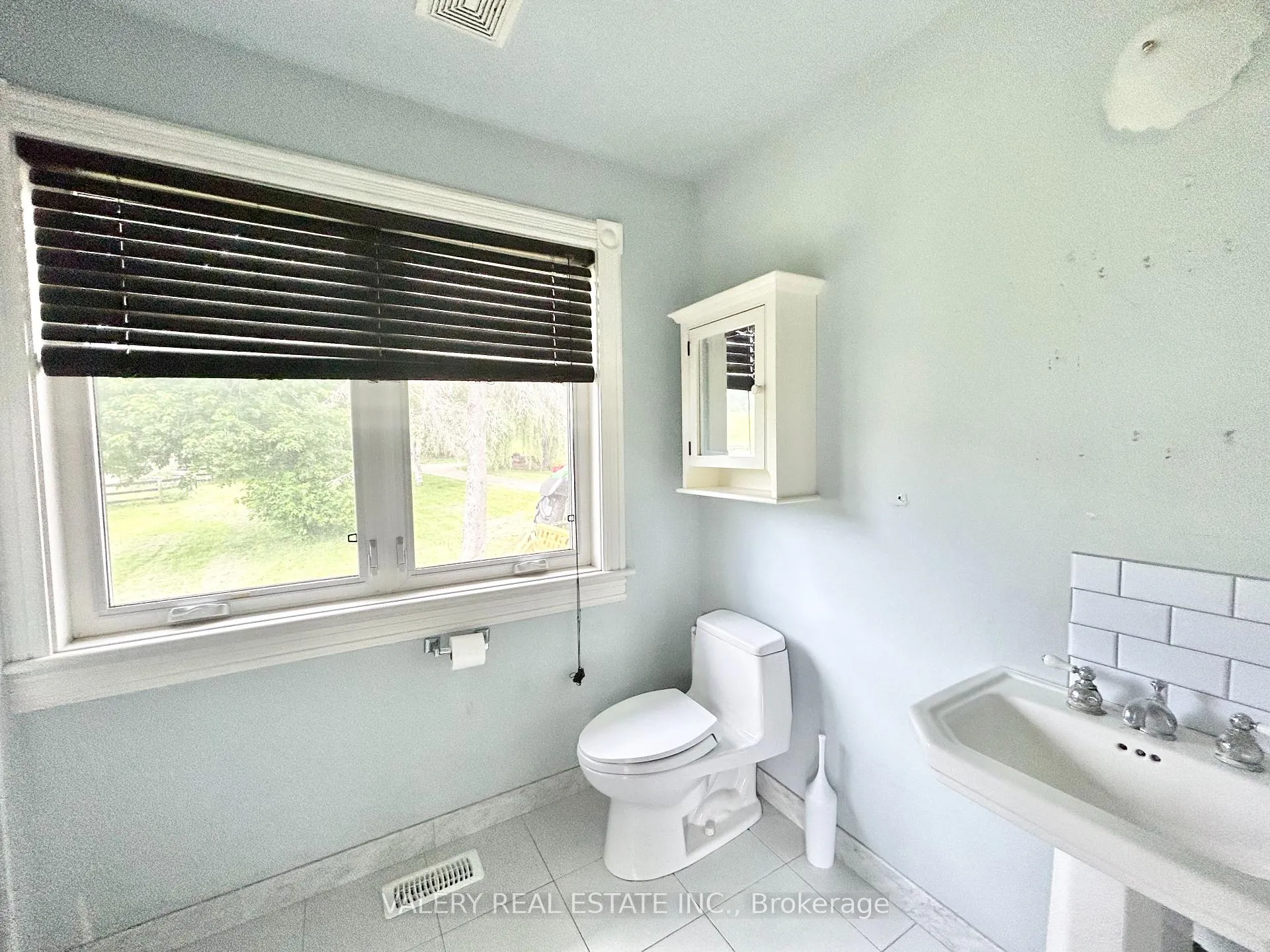 Photo 4 of 1156 Concession Road, Adjala-Tosorontio, Rural Adjala-Tosorontio — HOMEH