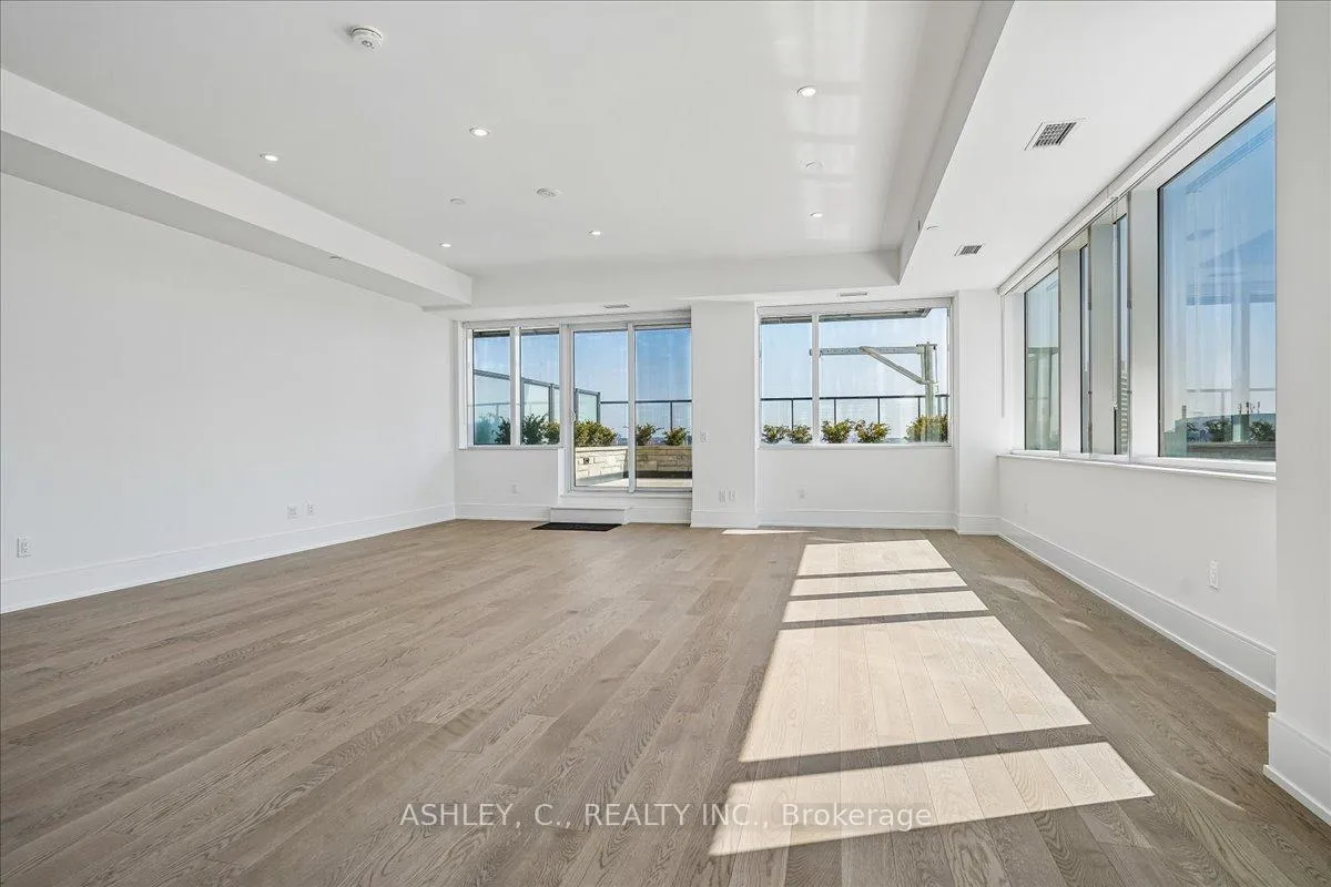 Photo 6 of Unit 823, 259 The Kingsway, Etobicoke, Edenbridge-Humber Valley — HOMEH