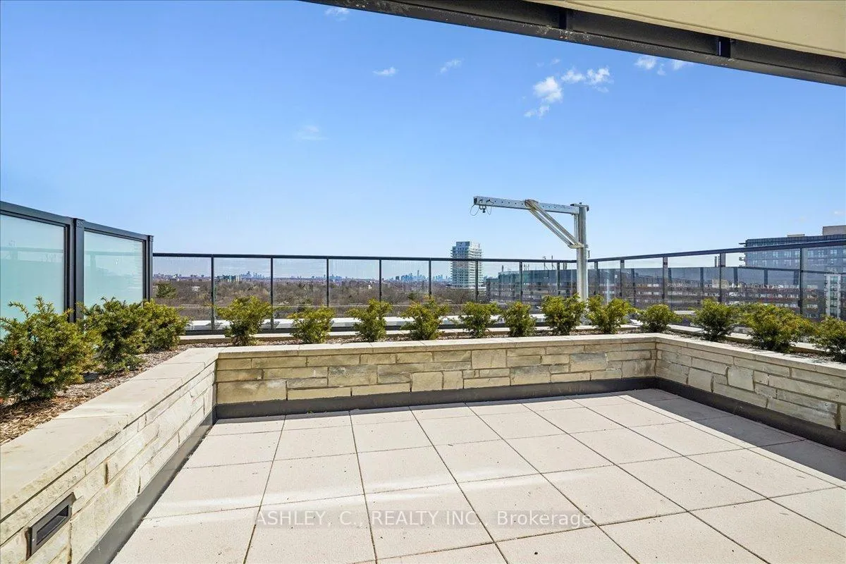 Photo 8 of Unit 823, 259 The Kingsway, Etobicoke, Edenbridge-Humber Valley — HOMEH