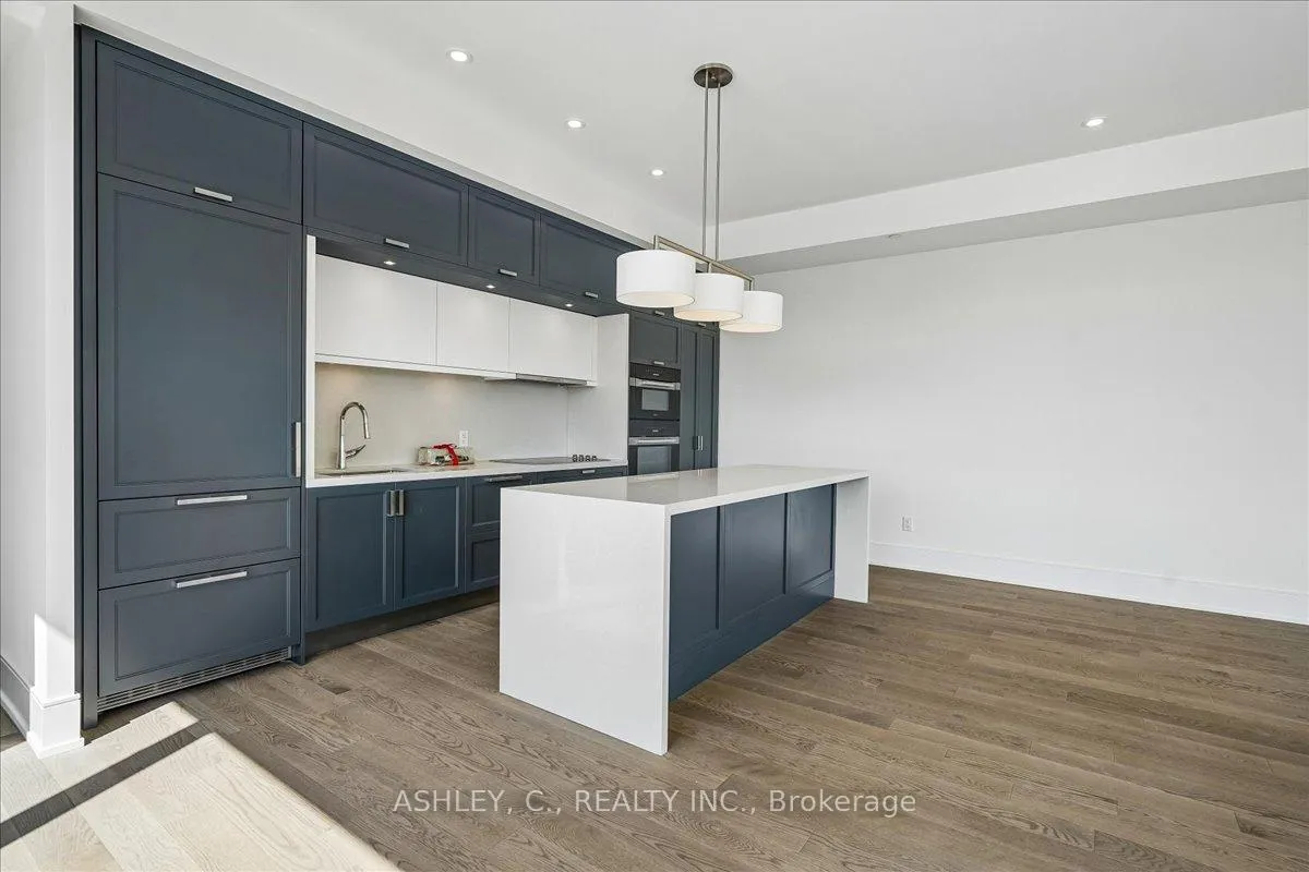 Photo 11 of Unit 823, 259 The Kingsway, Etobicoke, Edenbridge-Humber Valley — HOMEH