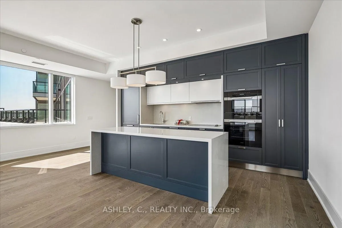 Photo 12 of Unit 823, 259 The Kingsway, Etobicoke, Edenbridge-Humber Valley — HOMEH