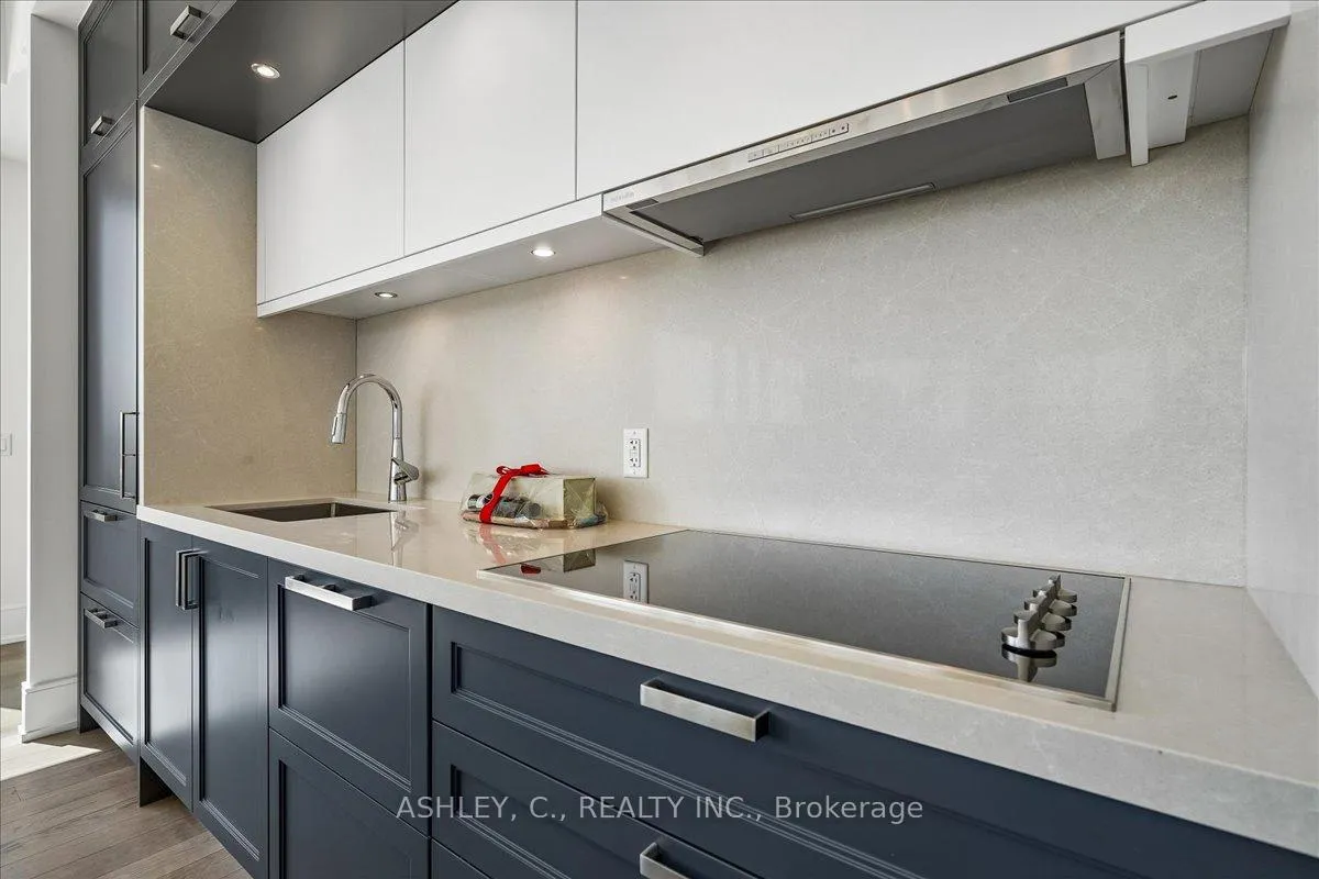 Photo 15 of Unit 823, 259 The Kingsway, Etobicoke, Edenbridge-Humber Valley — HOMEH