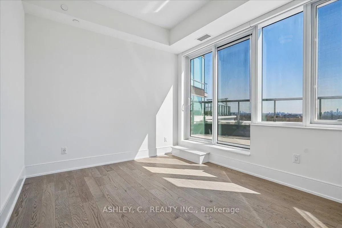 Photo 19 of Unit 823, 259 The Kingsway, Etobicoke, Edenbridge-Humber Valley — HOMEH