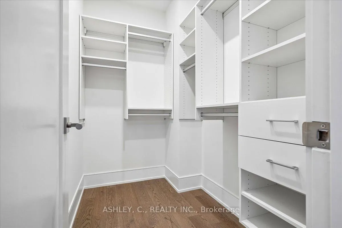Photo 32 of Unit 823, 259 The Kingsway, Etobicoke, Edenbridge-Humber Valley — HOMEH
