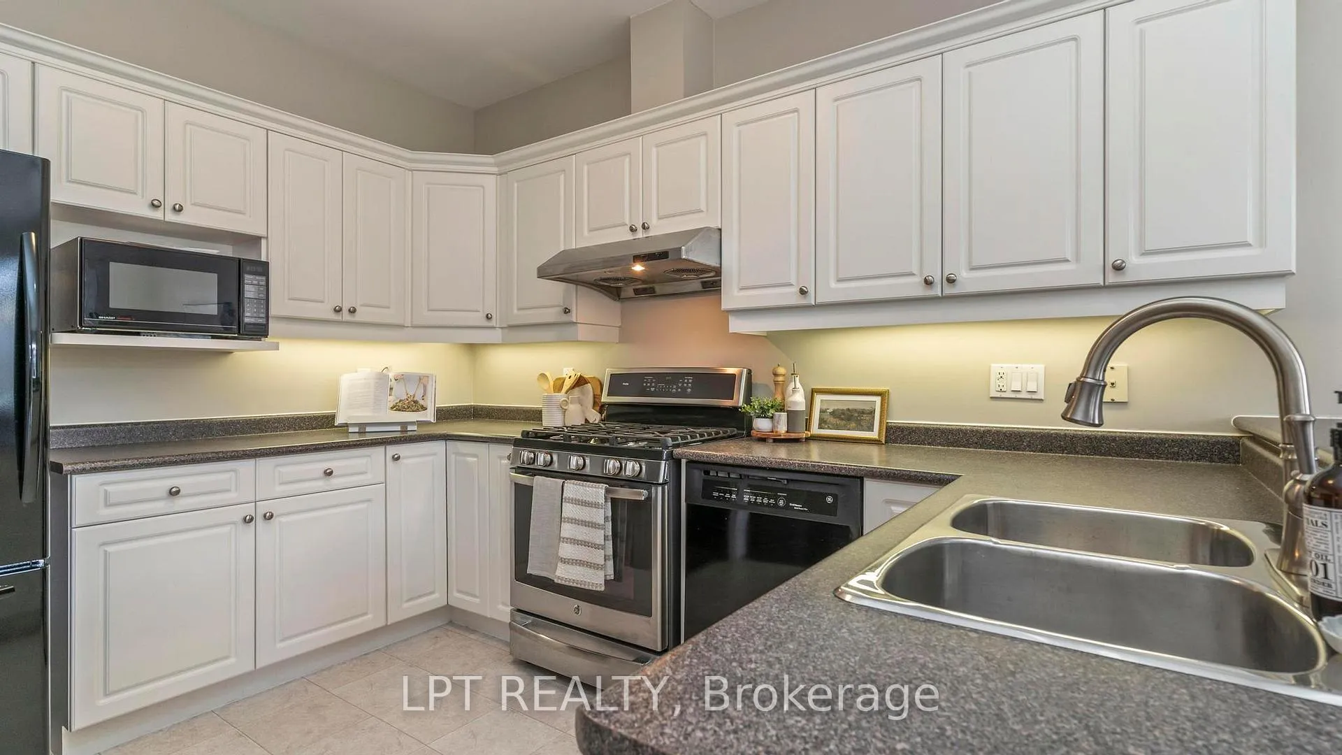 Photo 12 of Unit 8, 21 St Johns Drive, Middlesex Centre, Arva — HOMEH