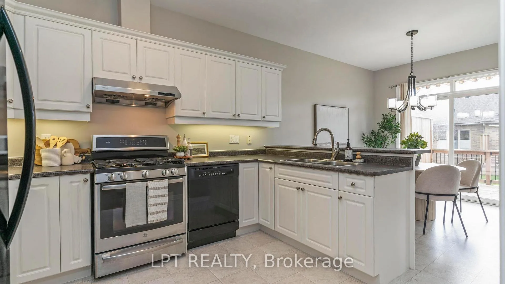 Photo 13 of Unit 8, 21 St Johns Drive, Middlesex Centre, Arva — HOMEH