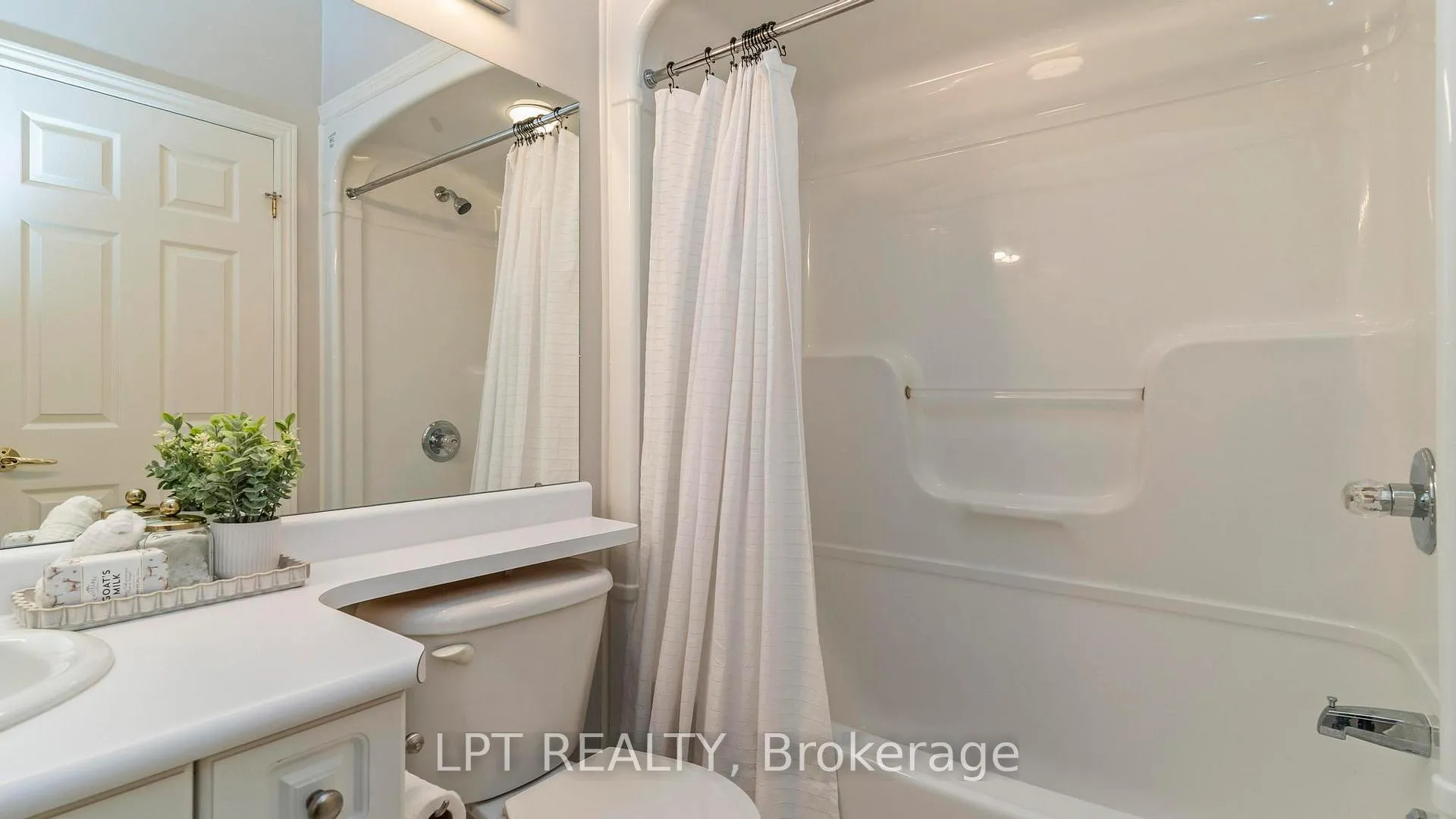 Photo 21 of Unit 8, 21 St Johns Drive, Middlesex Centre, Arva — HOMEH