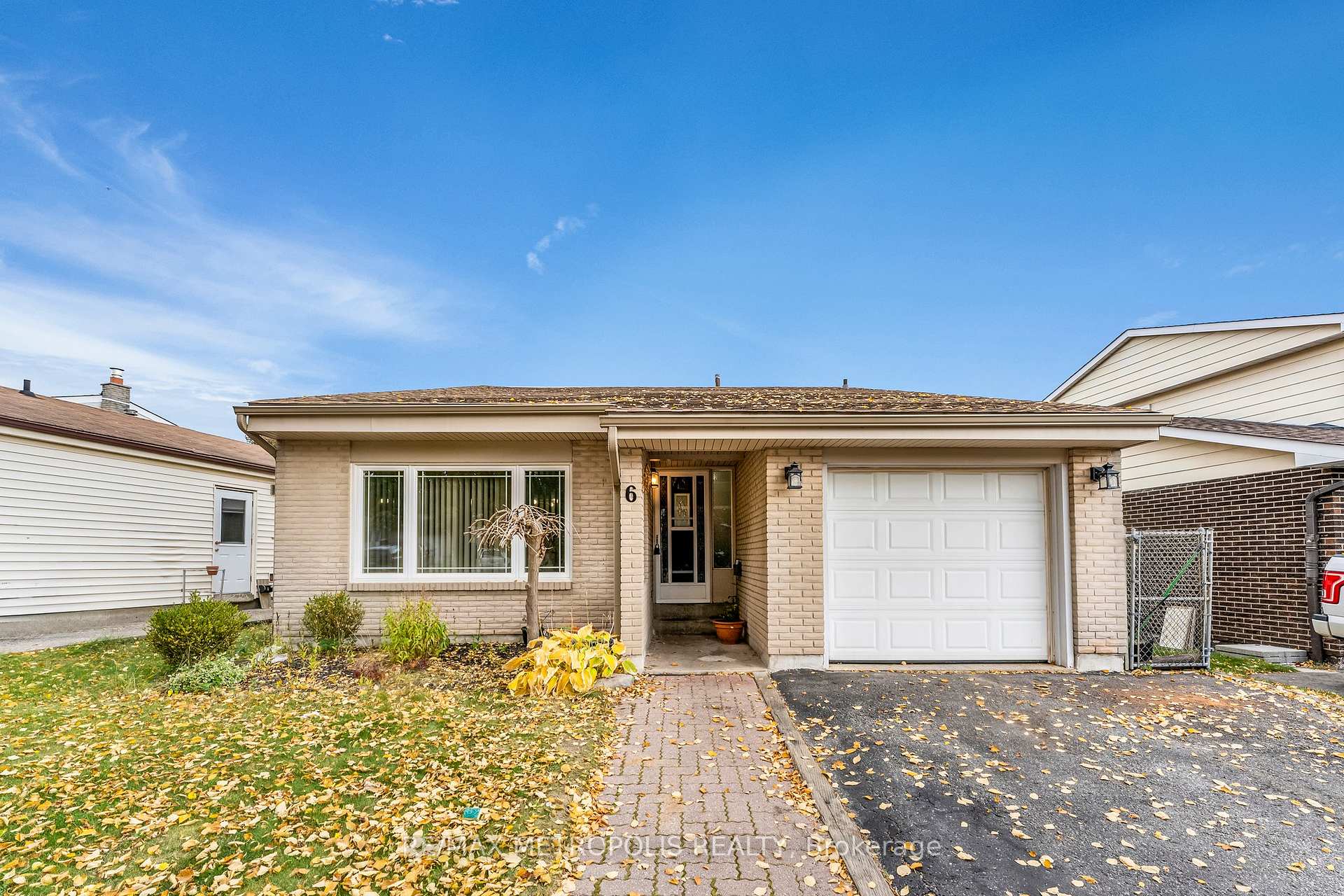 Photo 2 of 6 Danton Court, Ajax, South West — HOMEH