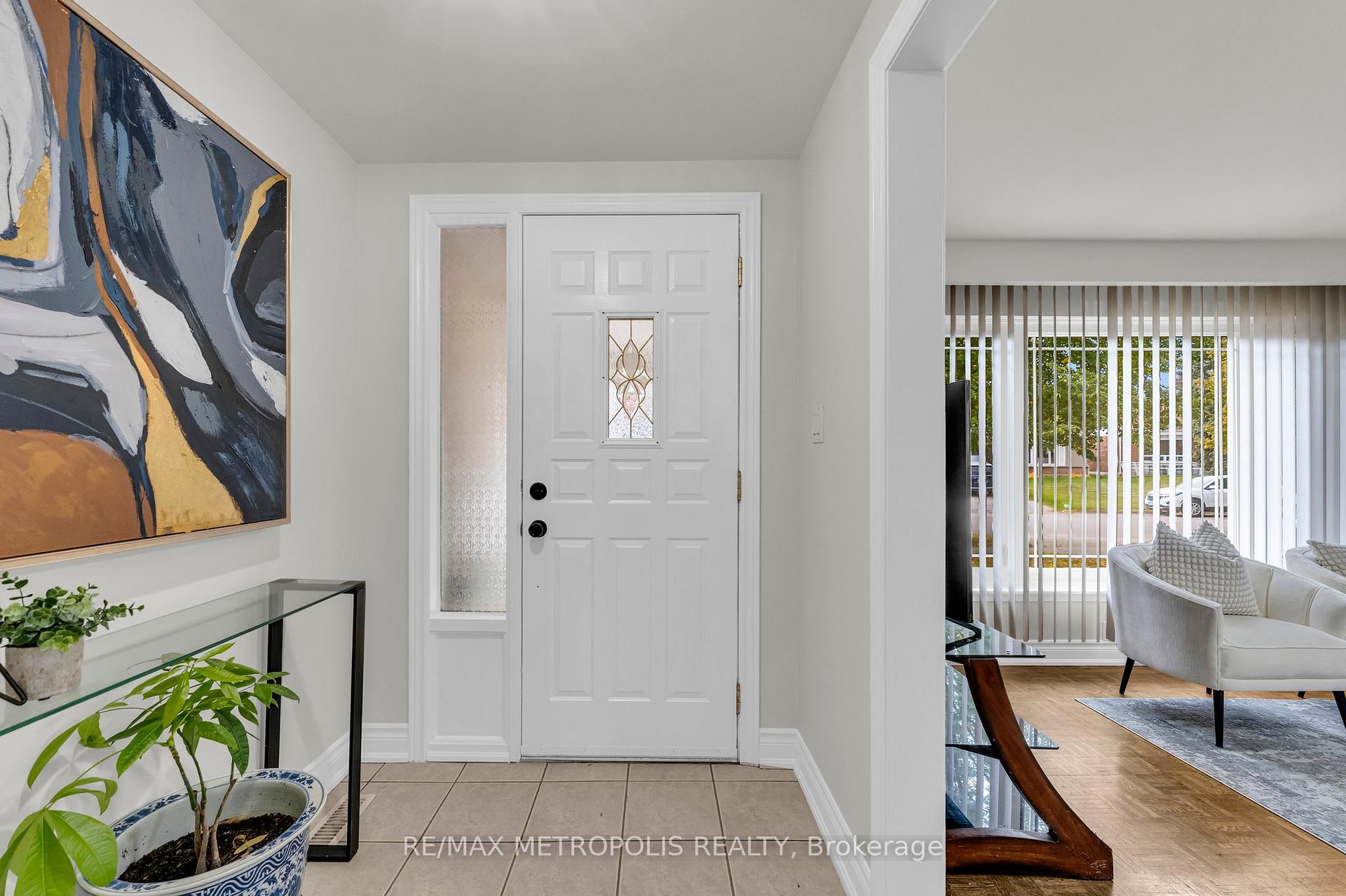 Photo 3 of 6 Danton Court, Ajax, South West — HOMEH