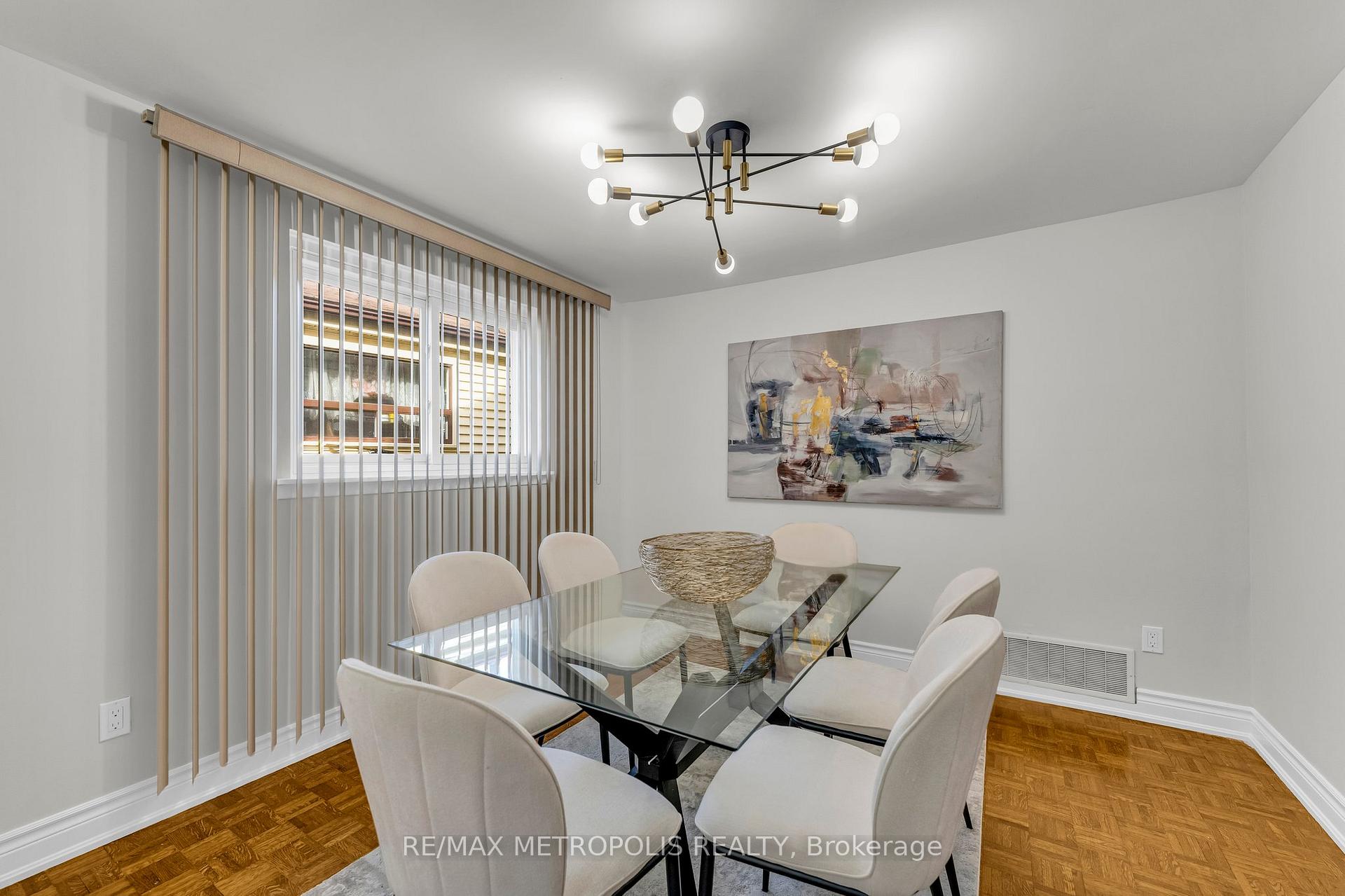 Photo 8 of 6 Danton Court, Ajax, South West — HOMEH