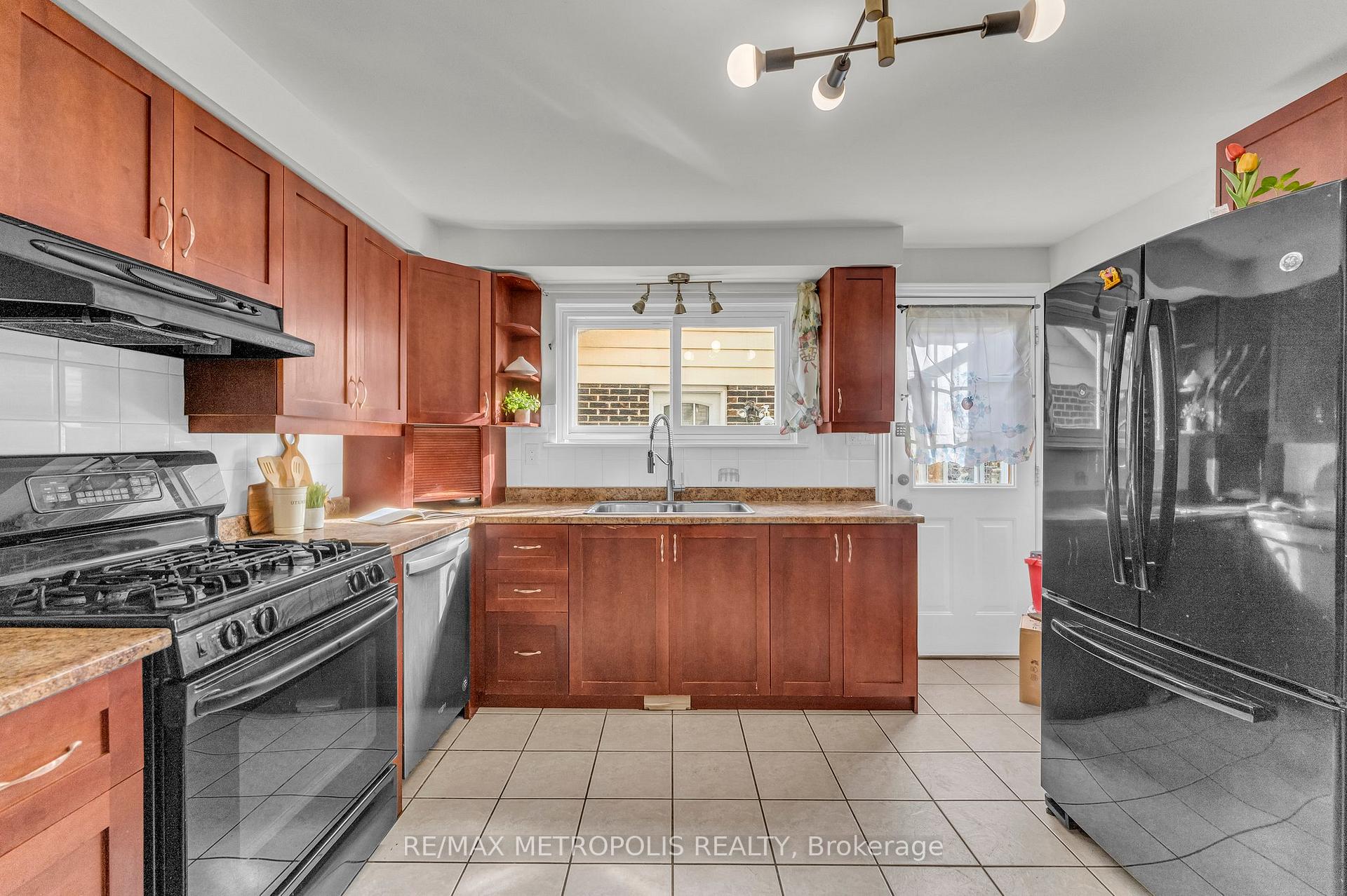 Photo 10 of 6 Danton Court, Ajax, South West — HOMEH