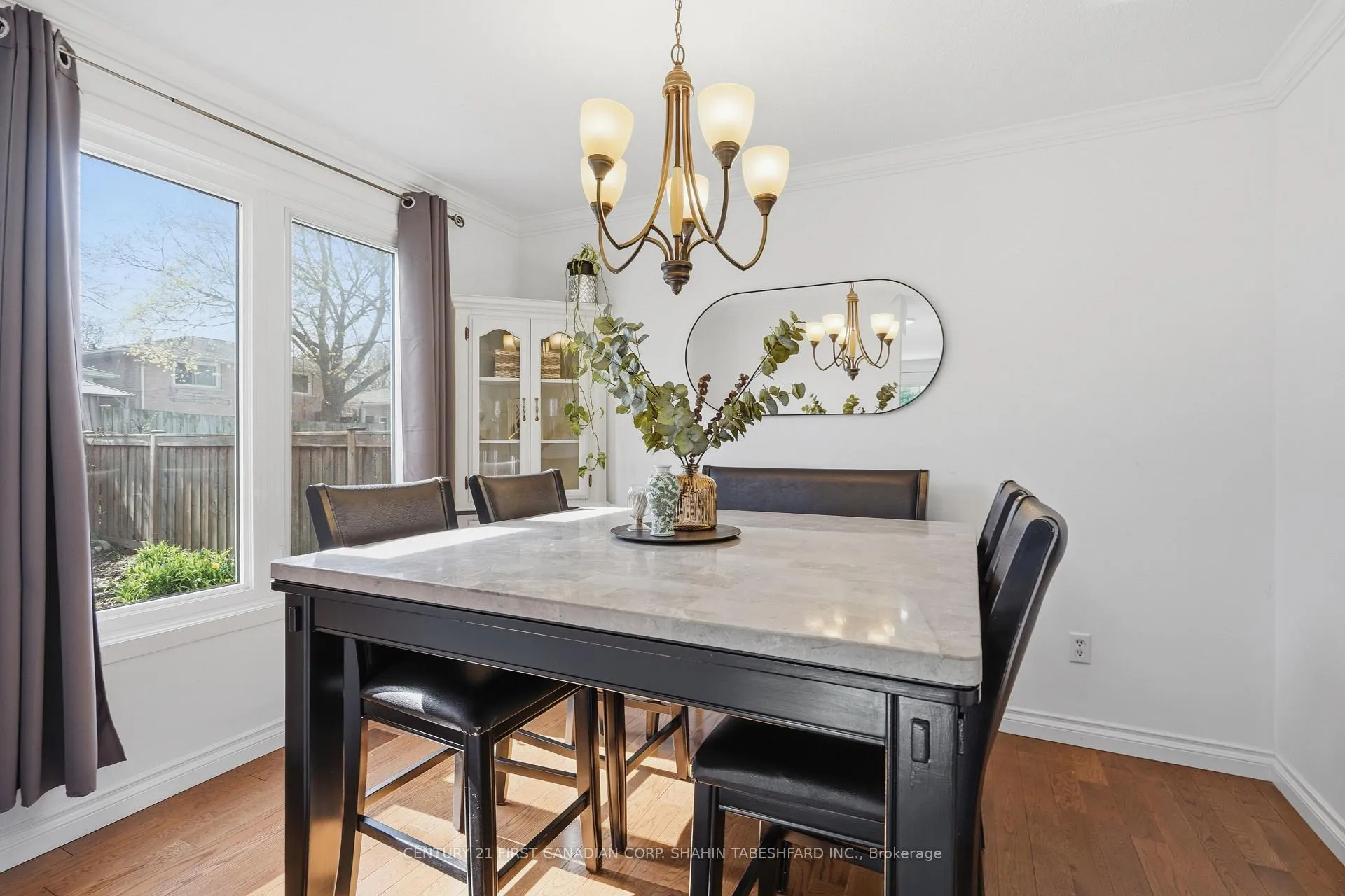 Photo 5 of 45 Cottonwood Crescent, London, North F — HOMEH