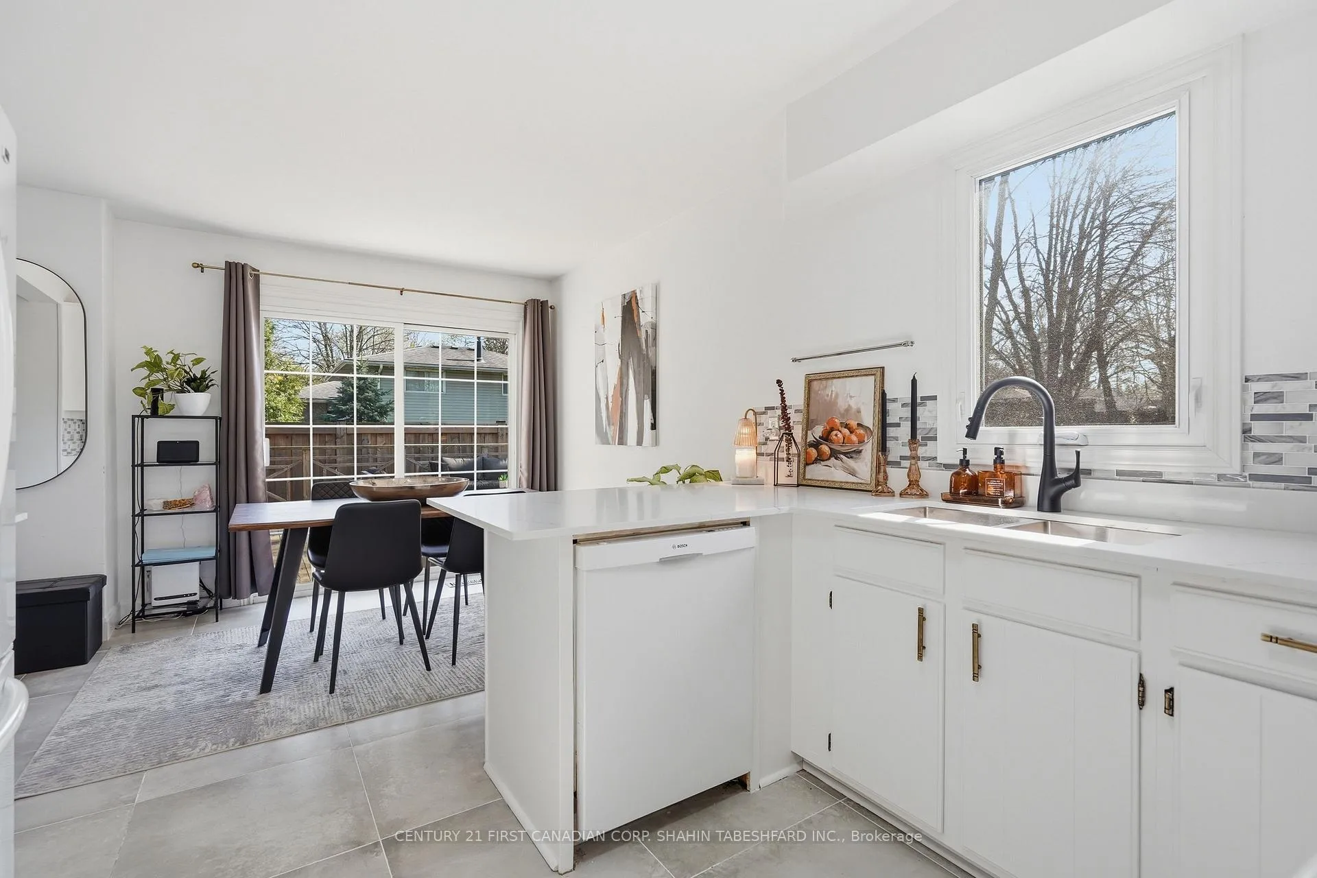 Photo 9 of 45 Cottonwood Crescent, London, North F — HOMEH