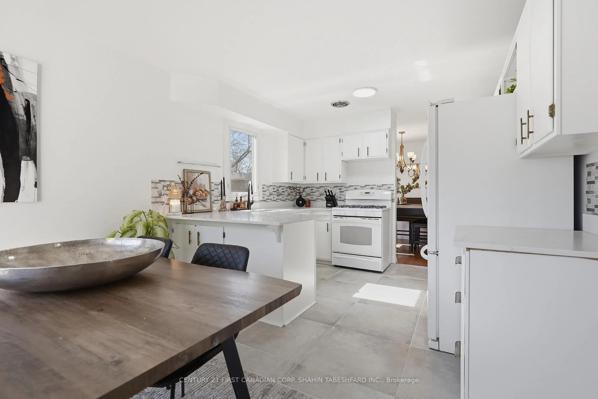Photo 11 of 45 Cottonwood Crescent, London, North F — HOMEH