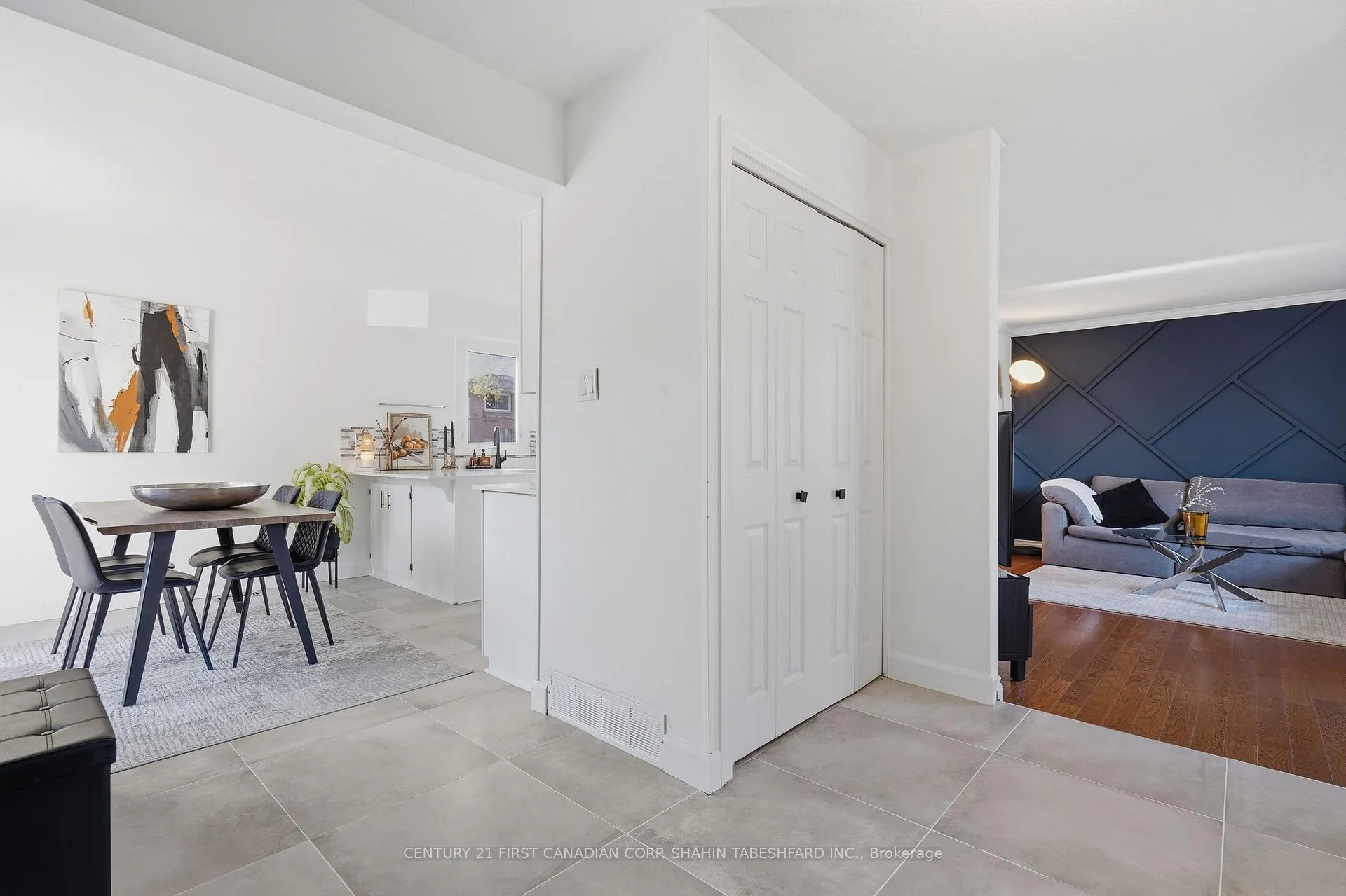 Photo 12 of 45 Cottonwood Crescent, London, North F — HOMEH