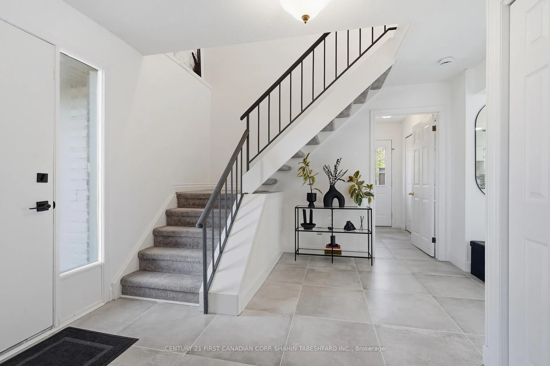 Photo 14 of 45 Cottonwood Crescent, London, North F — HOMEH