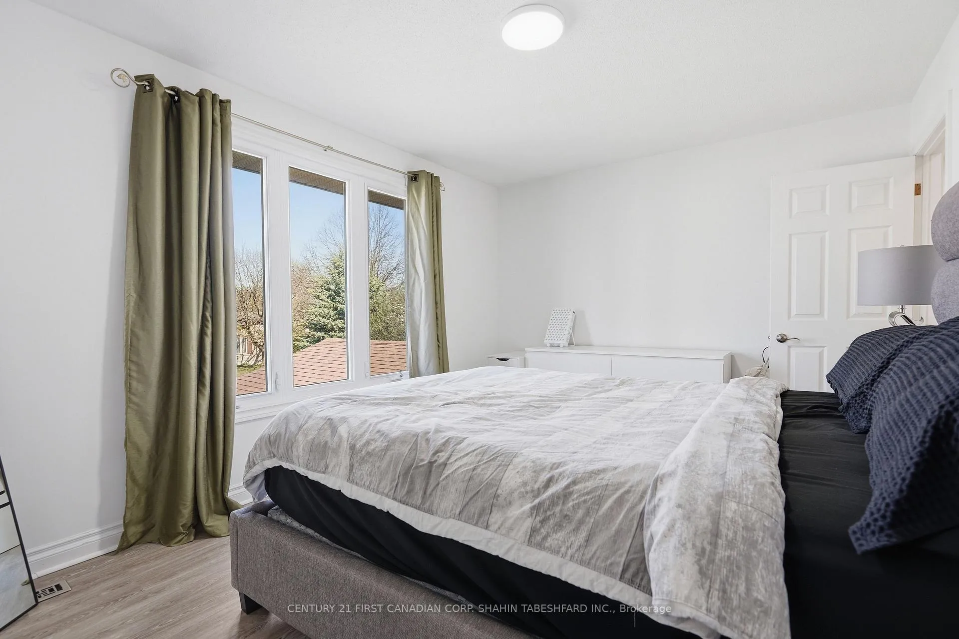 Photo 16 of 45 Cottonwood Crescent, London, North F — HOMEH