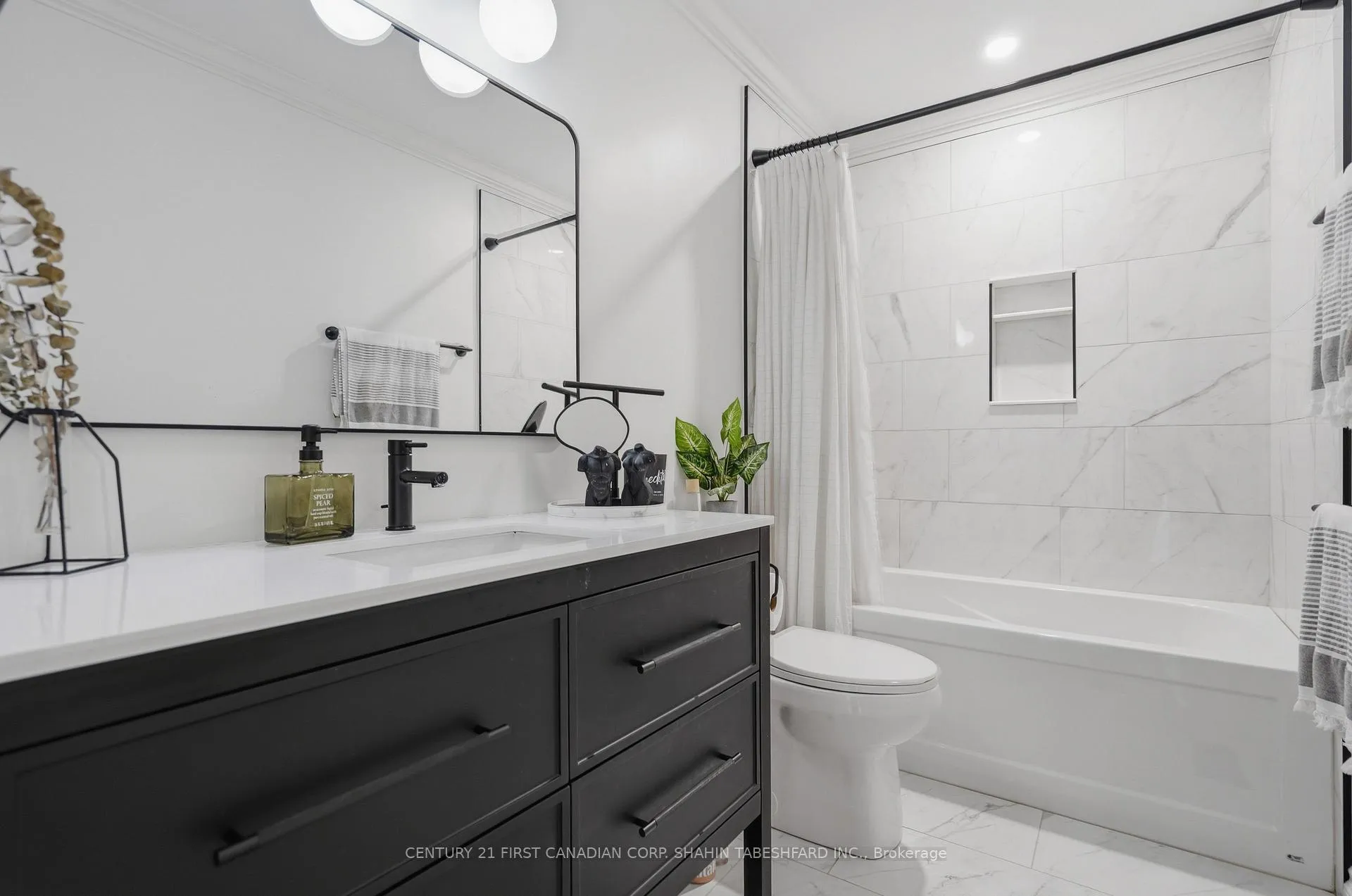 Photo 17 of 45 Cottonwood Crescent, London, North F — HOMEH
