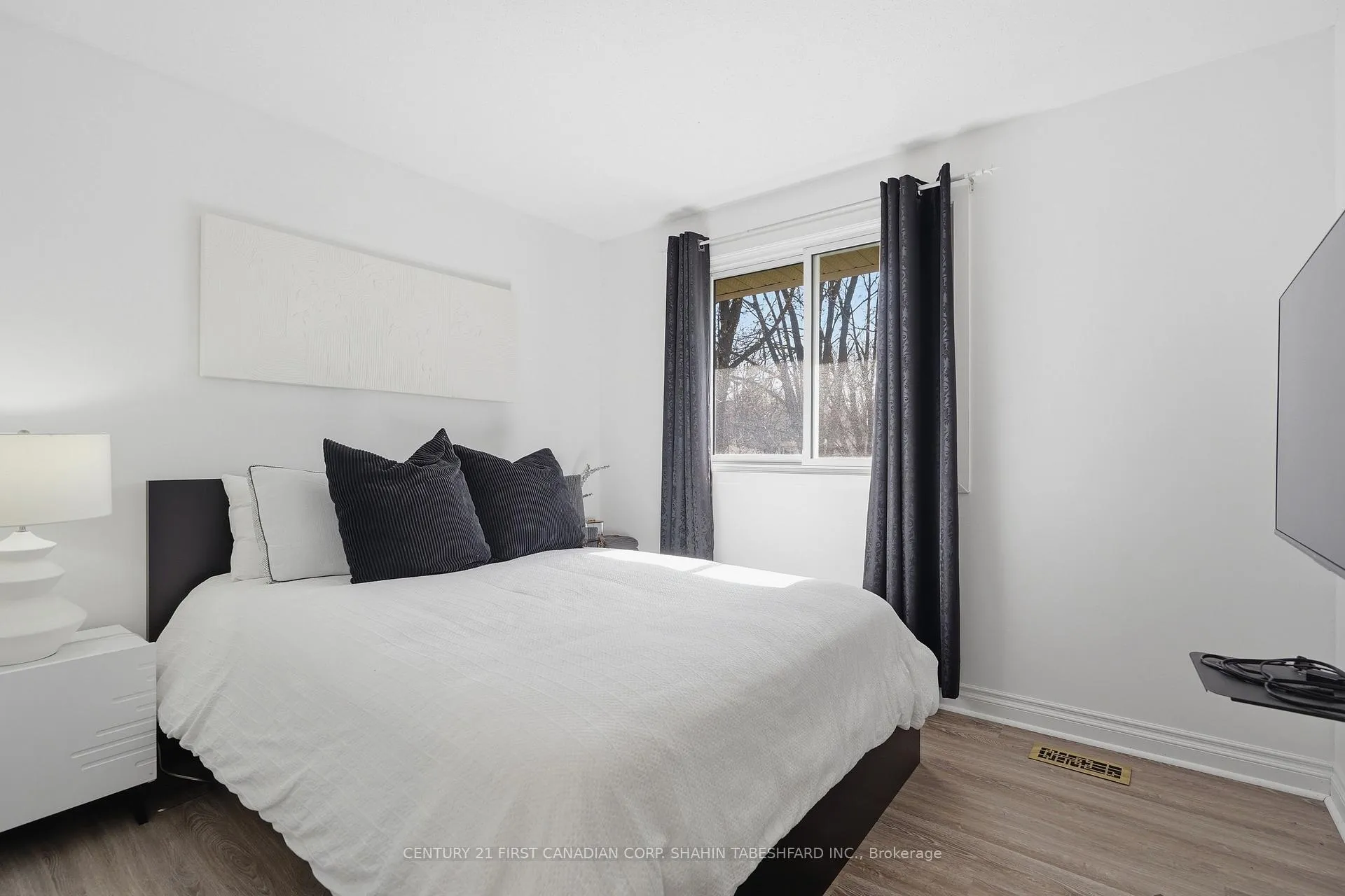 Photo 18 of 45 Cottonwood Crescent, London, North F — HOMEH