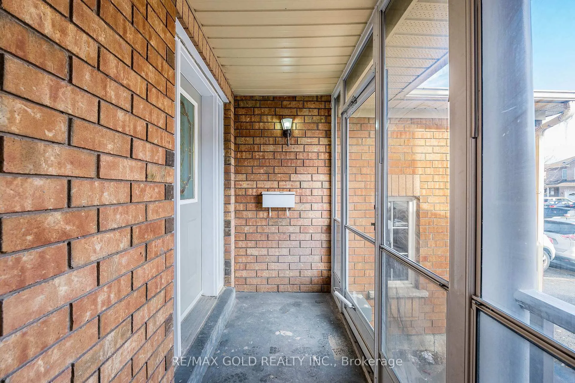 Photo 3 of 110 Sandyshores Drive, Brampton, Sandringham-Wellington — HOMEH