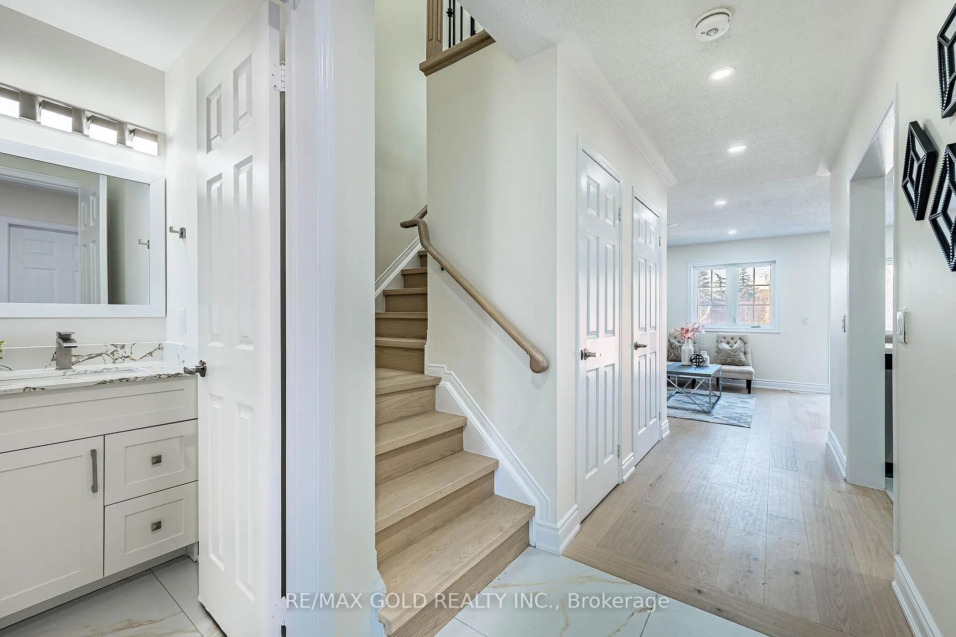 Photo 5 of 110 Sandyshores Drive, Brampton, Sandringham-Wellington — HOMEH