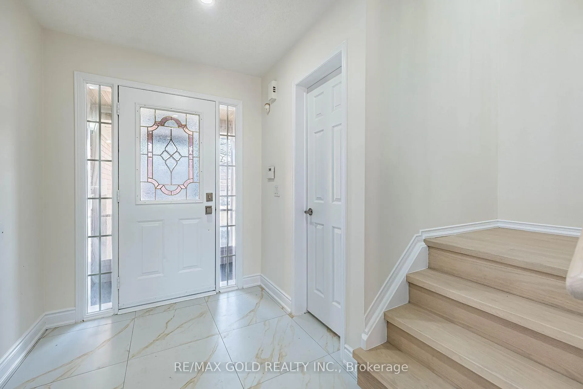Photo 6 of 110 Sandyshores Drive, Brampton, Sandringham-Wellington — HOMEH