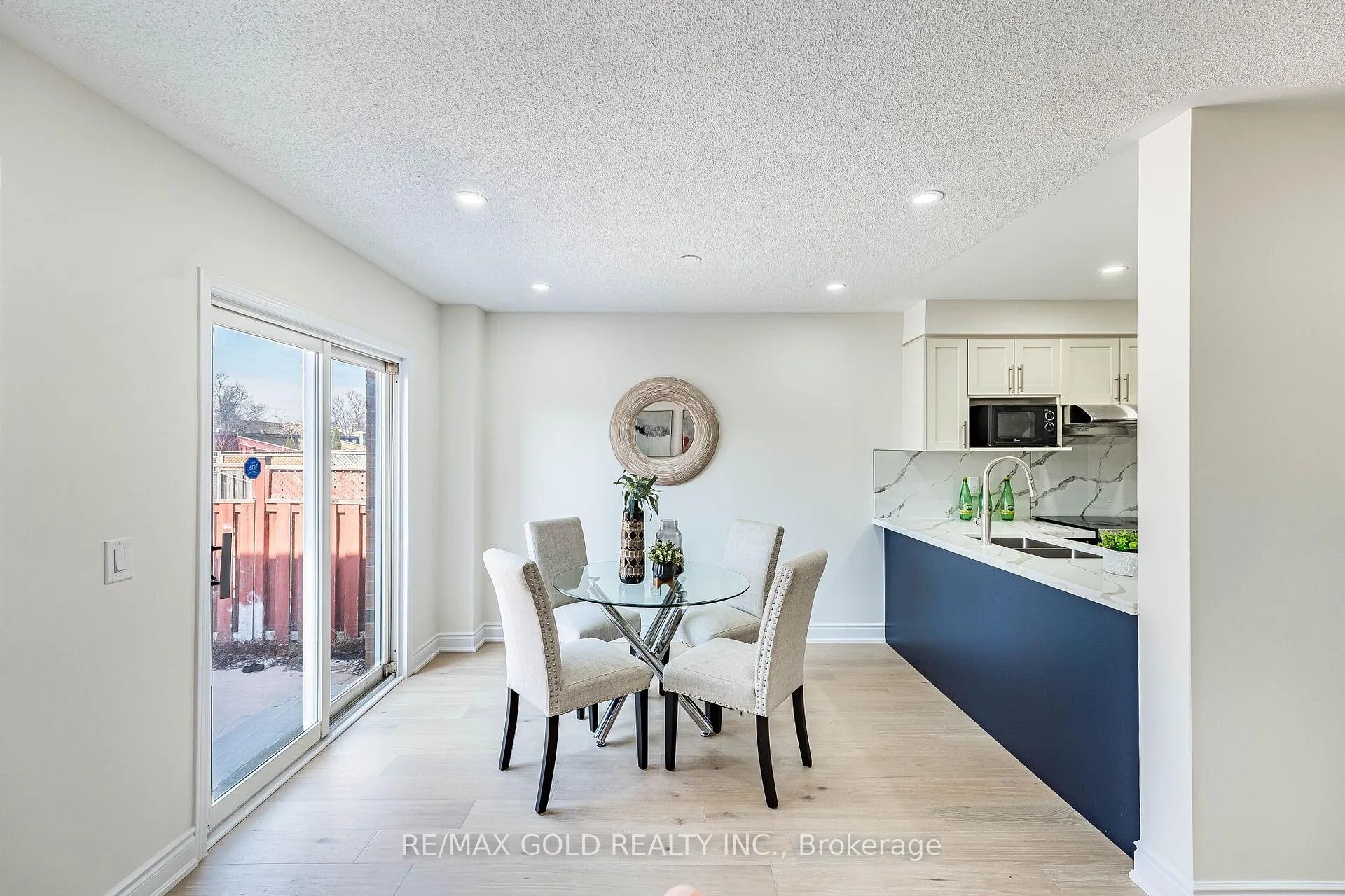 Photo 10 of 110 Sandyshores Drive, Brampton, Sandringham-Wellington — HOMEH