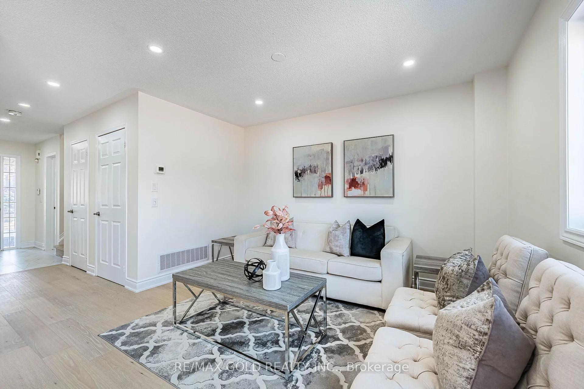 Photo 11 of 110 Sandyshores Drive, Brampton, Sandringham-Wellington — HOMEH