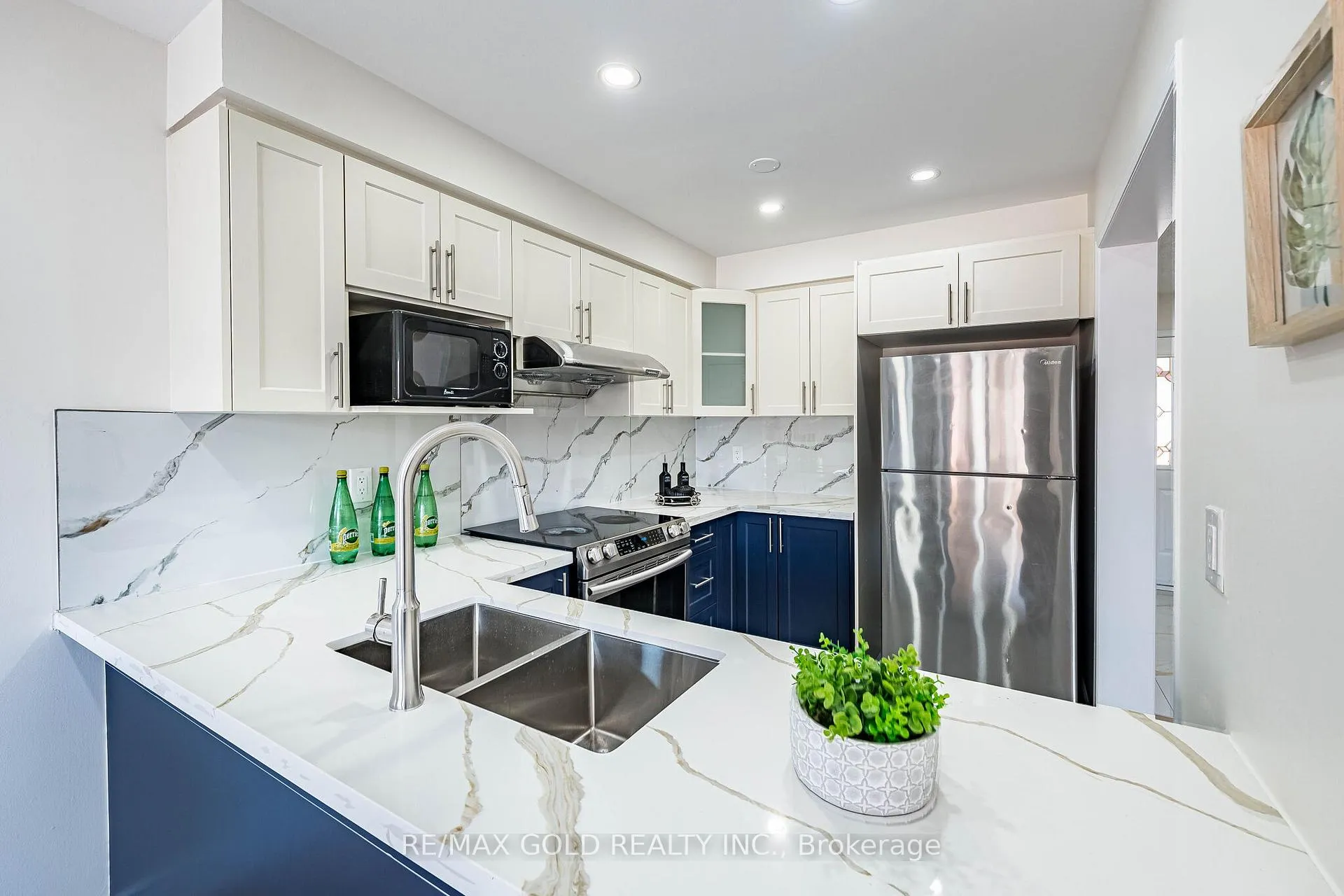 Photo 16 of 110 Sandyshores Drive, Brampton, Sandringham-Wellington — HOMEH