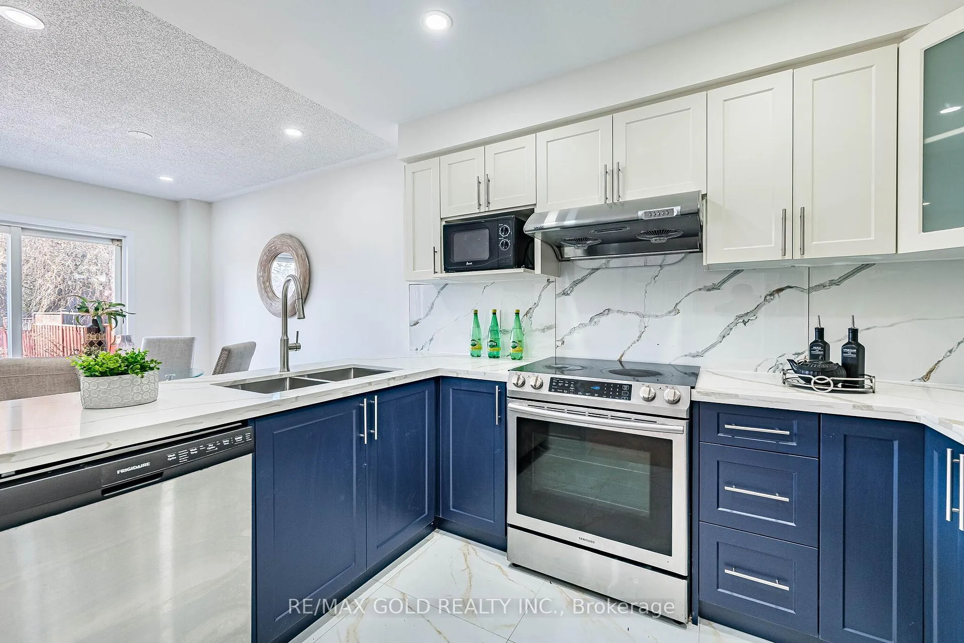 Photo 17 of 110 Sandyshores Drive, Brampton, Sandringham-Wellington — HOMEH