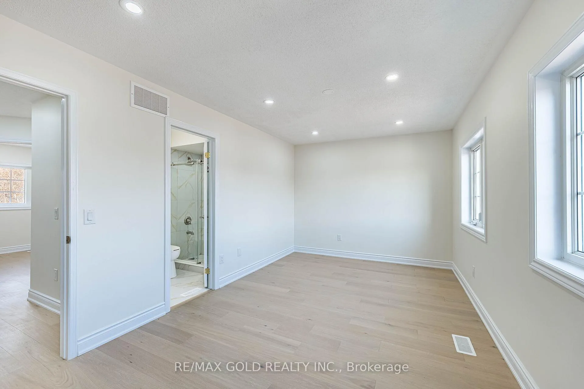 Photo 23 of 110 Sandyshores Drive, Brampton, Sandringham-Wellington — HOMEH