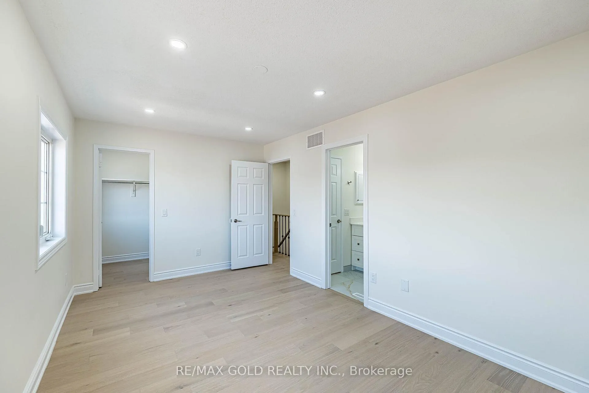Photo 24 of 110 Sandyshores Drive, Brampton, Sandringham-Wellington — HOMEH