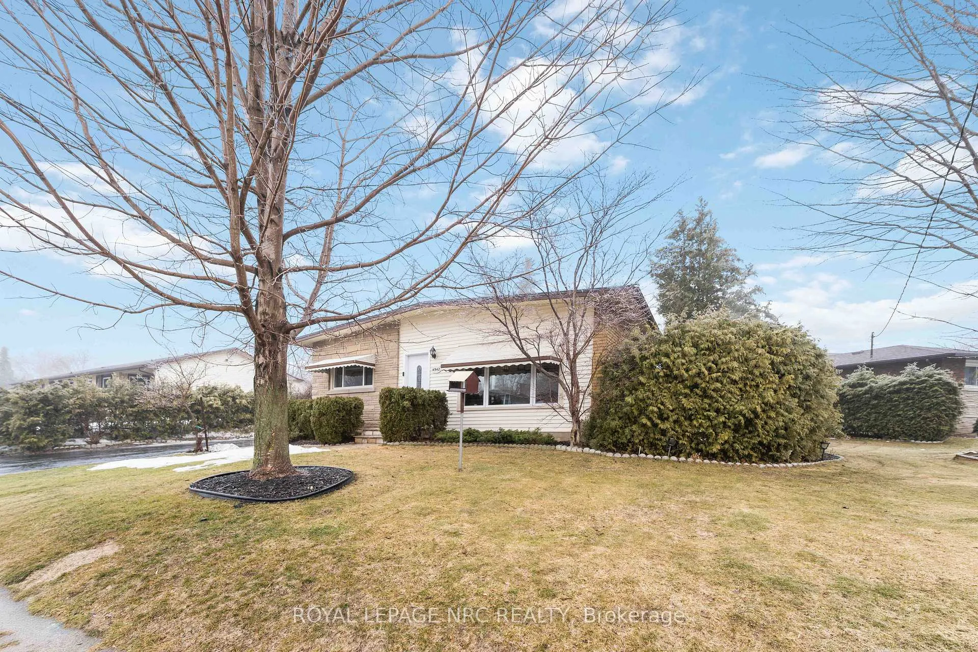Photo 3 of 4542 Nancy Drive, Niagara Falls, Morrison — HOMEH