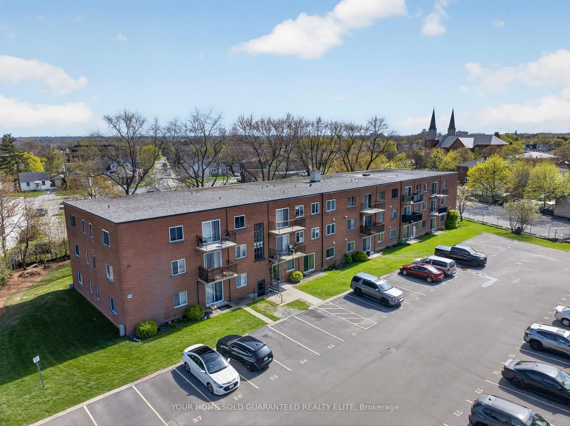 Photo 2 of Unit 10, 456 Carlton Street, St. Catharines, Facer — HOMEH