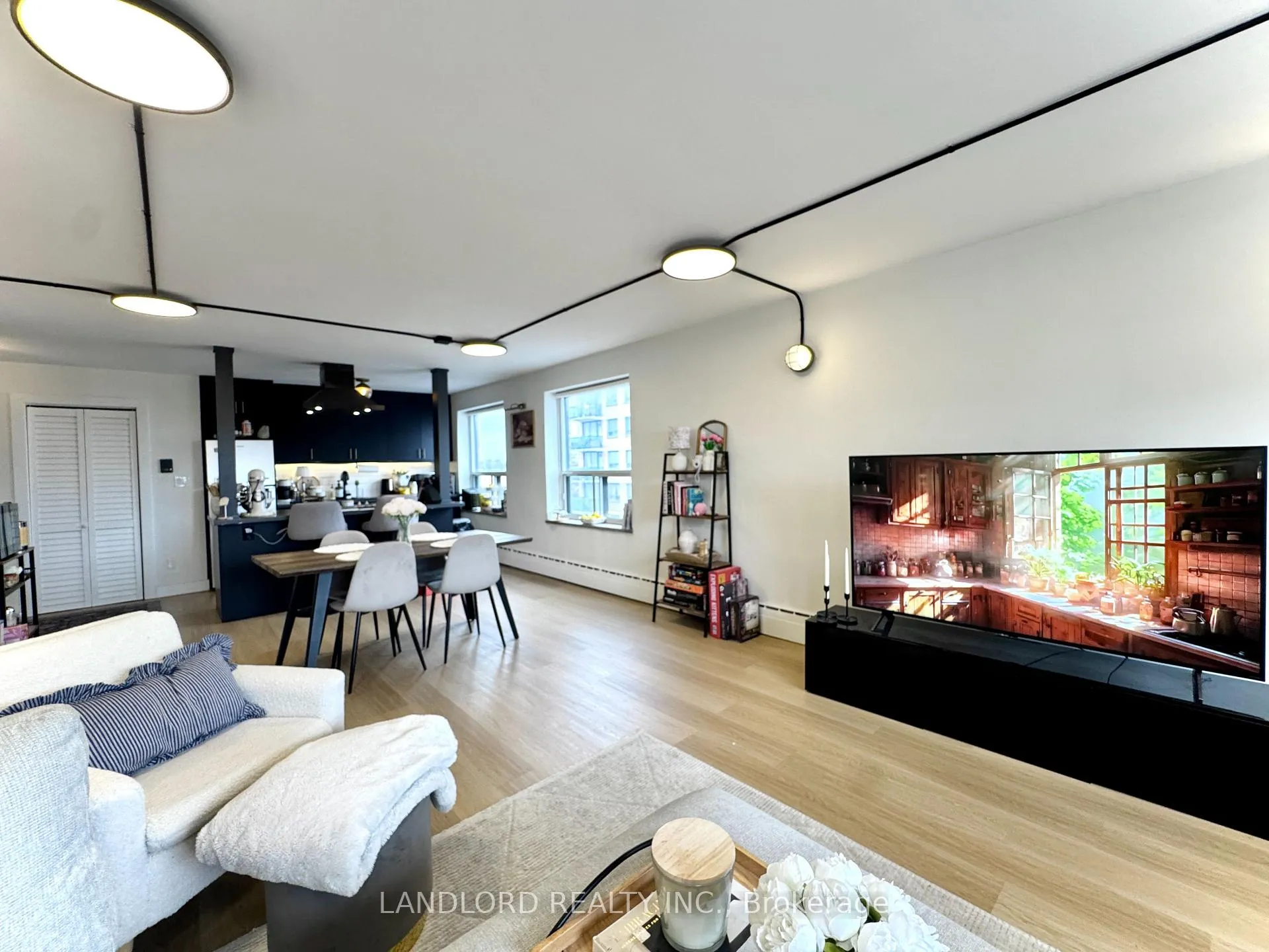 Photo 2 of Unit 102, 420 Eglinton Avenue E, Toronto, Mount Pleasant East — HOMEH