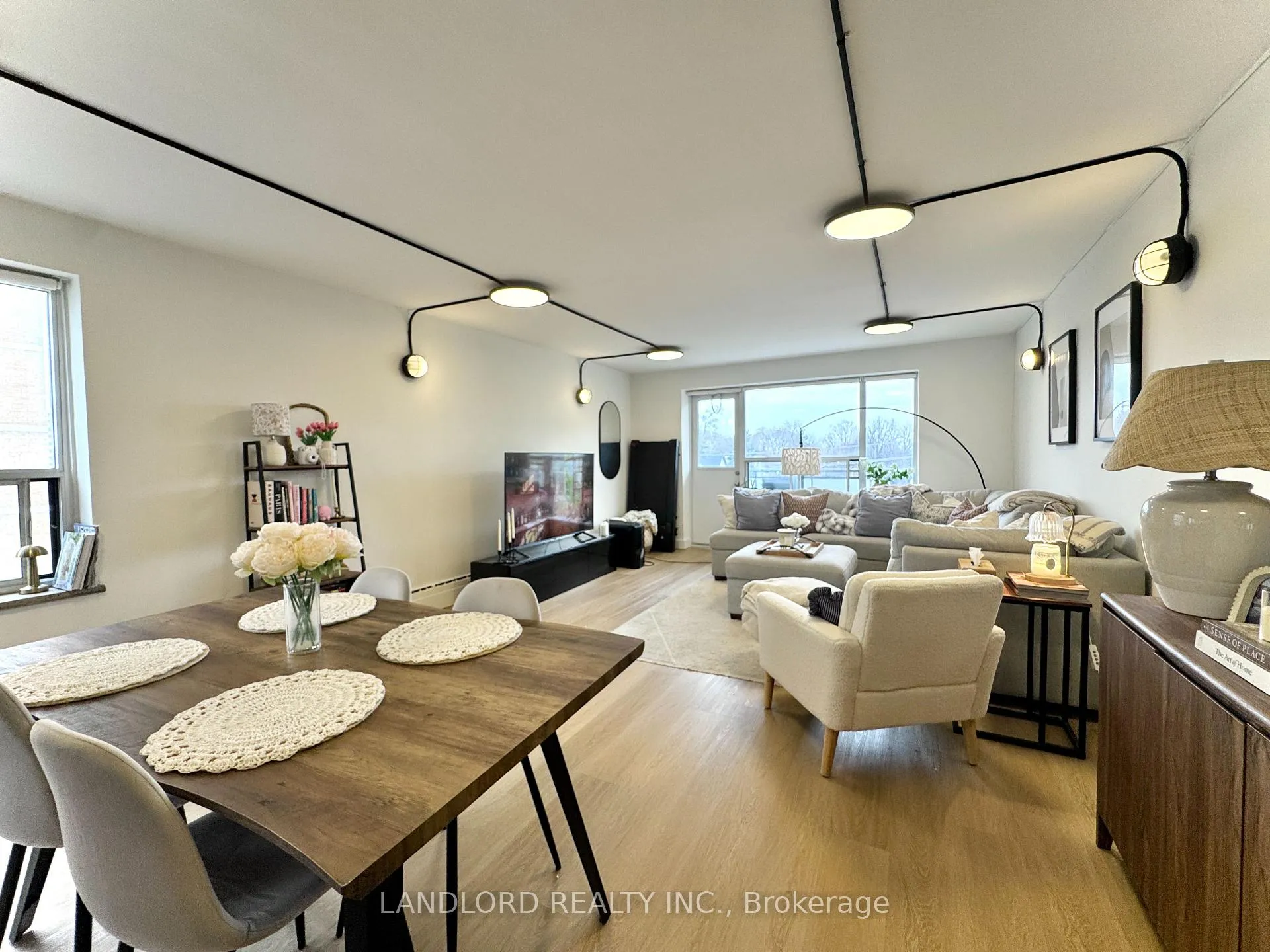 Photo 5 of Unit 102, 420 Eglinton Avenue E, Toronto, Mount Pleasant East — HOMEH