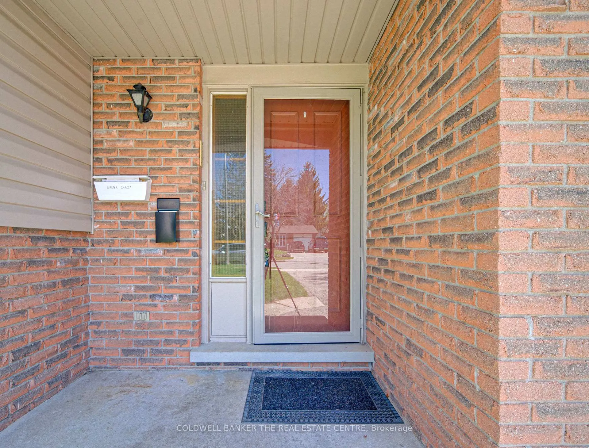 Photo 3 of 98 Shea Crescent, Kitchener — HOMEH